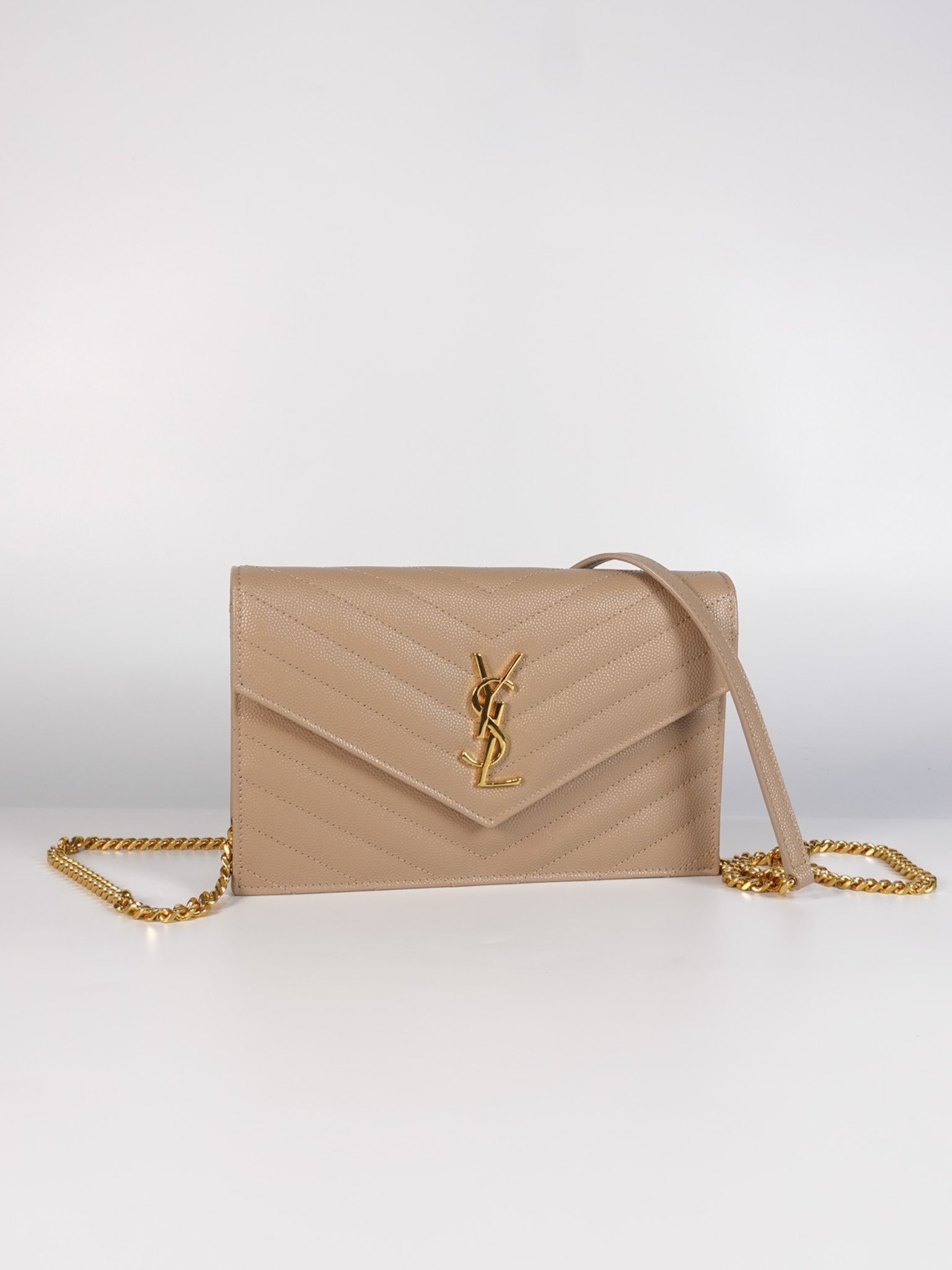 Cassandre Wallet on Chain (WOC) in Beige Grained Calfskin Leather | Purse Maison Luxury Bags Shop