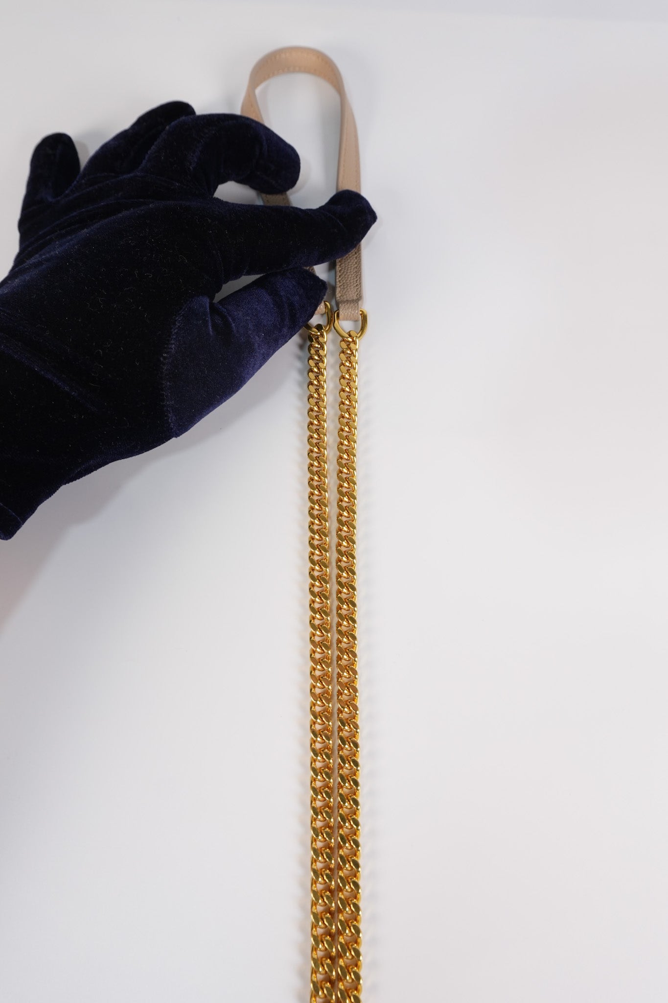 Cassandre Wallet on Chain (WOC) in Beige Grained Calfskin Leather | Purse Maison Luxury Bags Shop