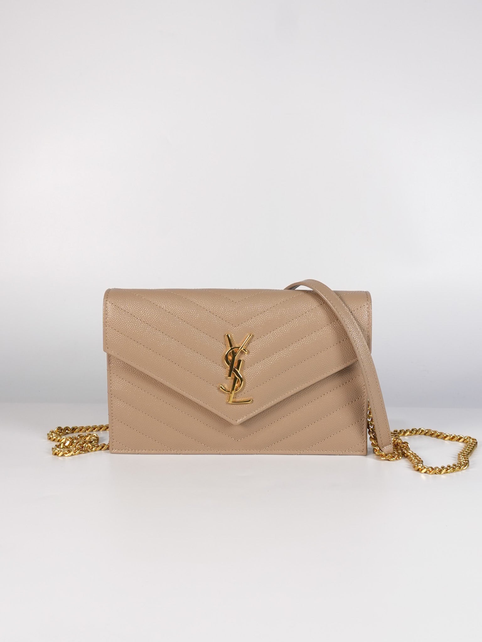 Cassandre Wallet on Chain (WOC) in Beige Grained Calfskin Leather | Purse Maison Luxury Bags Shop