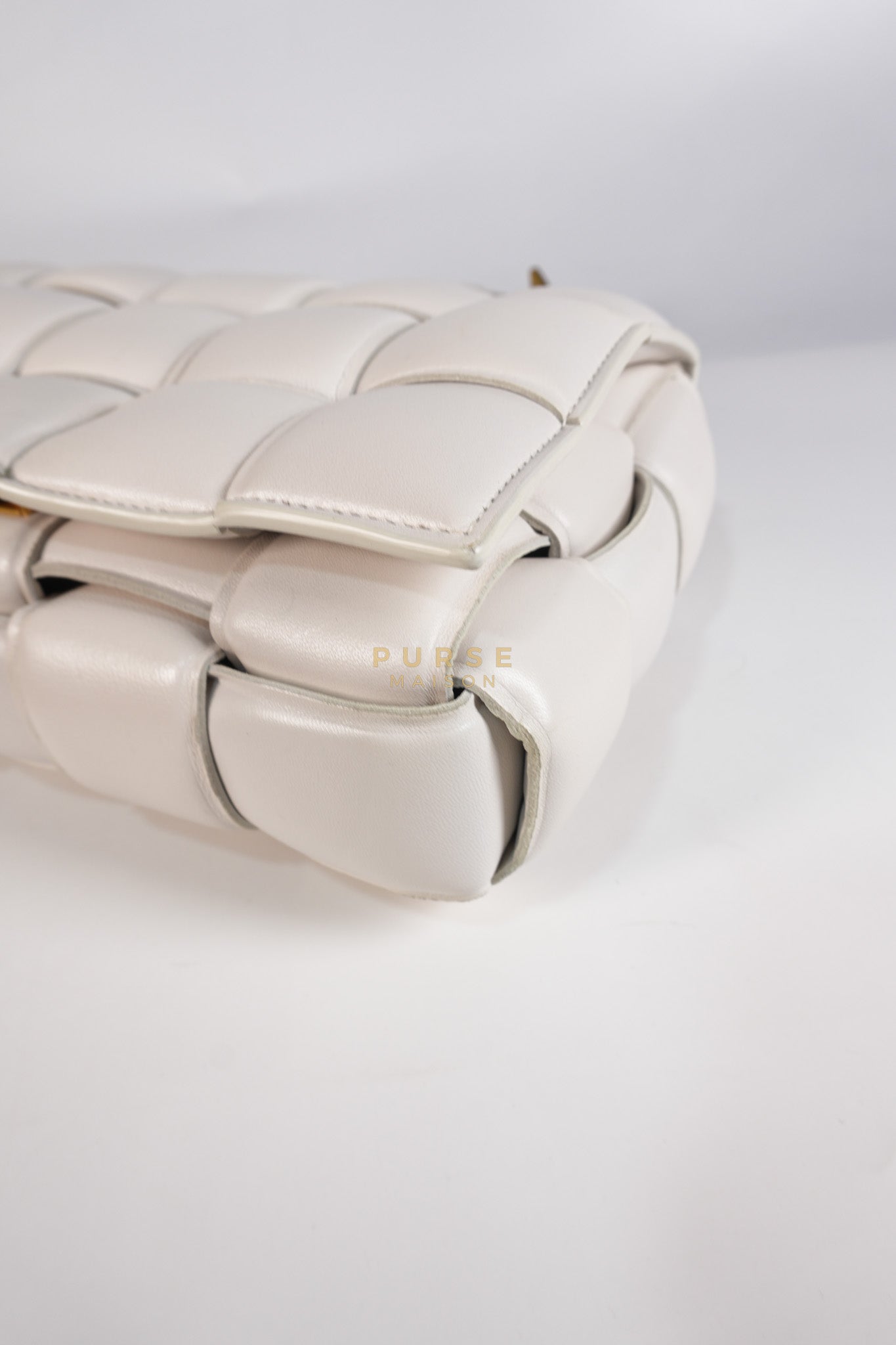 Cassette Padded in Off-white Intrecciato Leather Crossbody Bag | Purse Maison Luxury Bags Shop