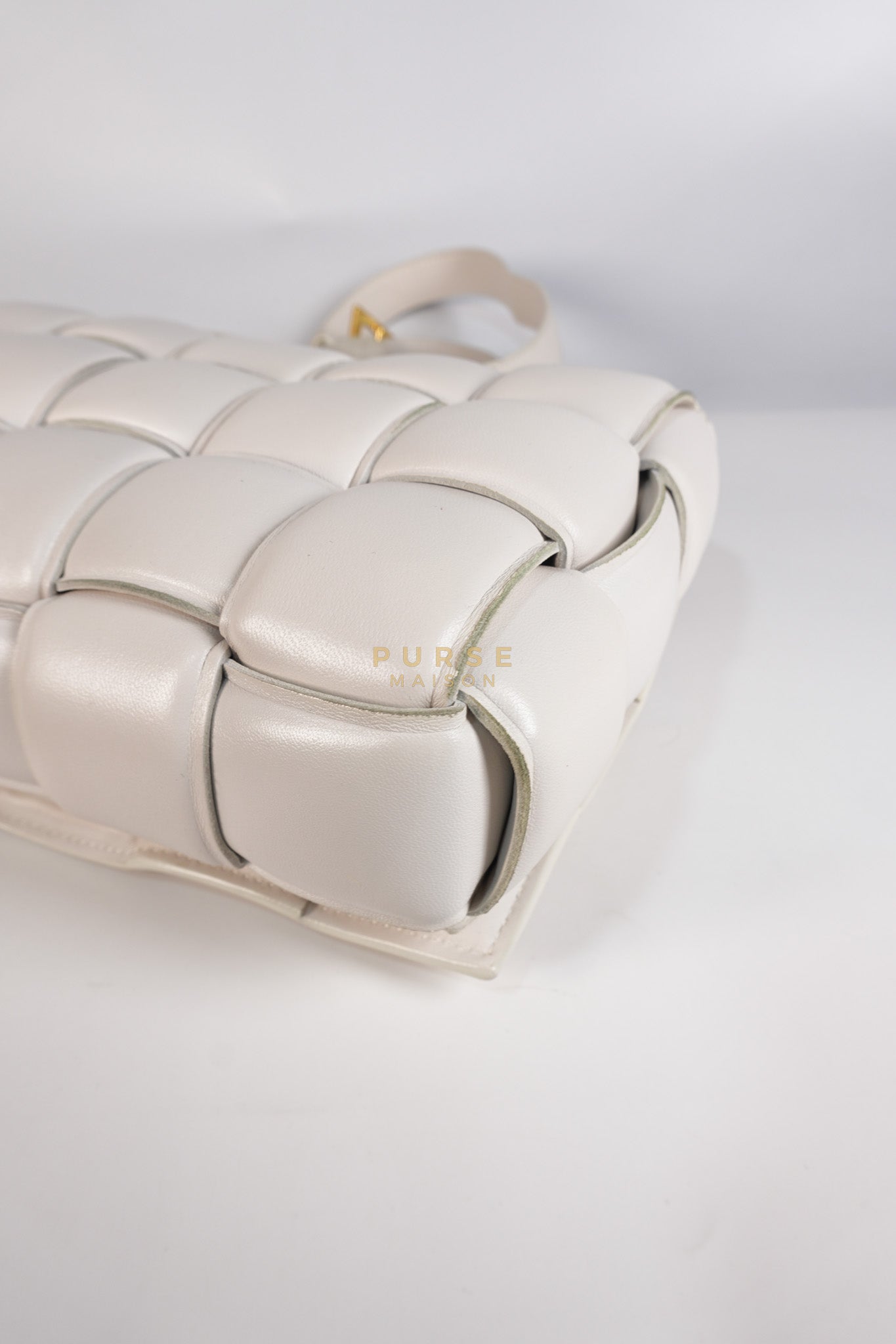 Cassette Padded in Off-white Intrecciato Leather Crossbody Bag | Purse Maison Luxury Bags Shop