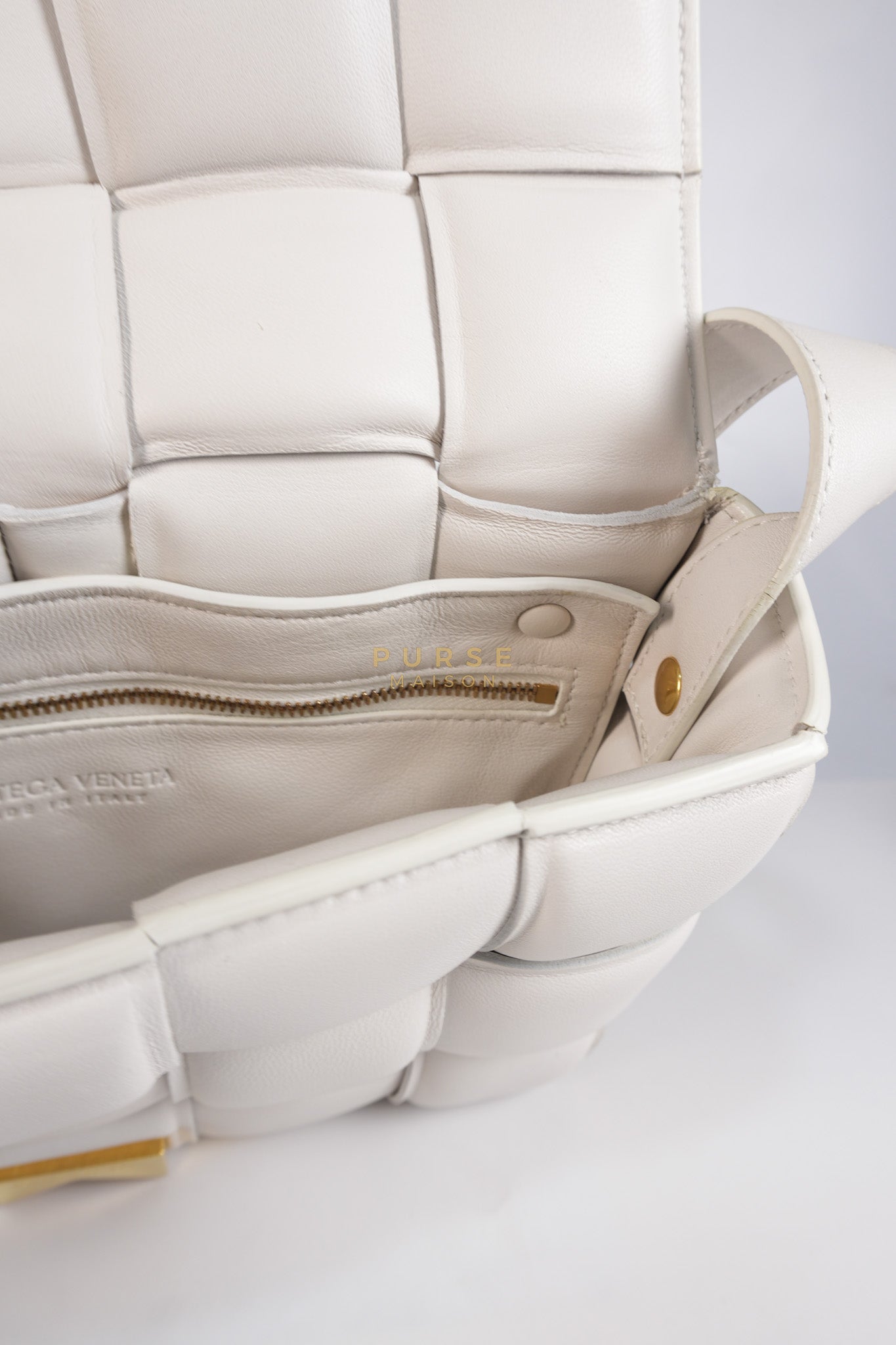 Cassette Padded in Off-white Intrecciato Leather Crossbody Bag | Purse Maison Luxury Bags Shop