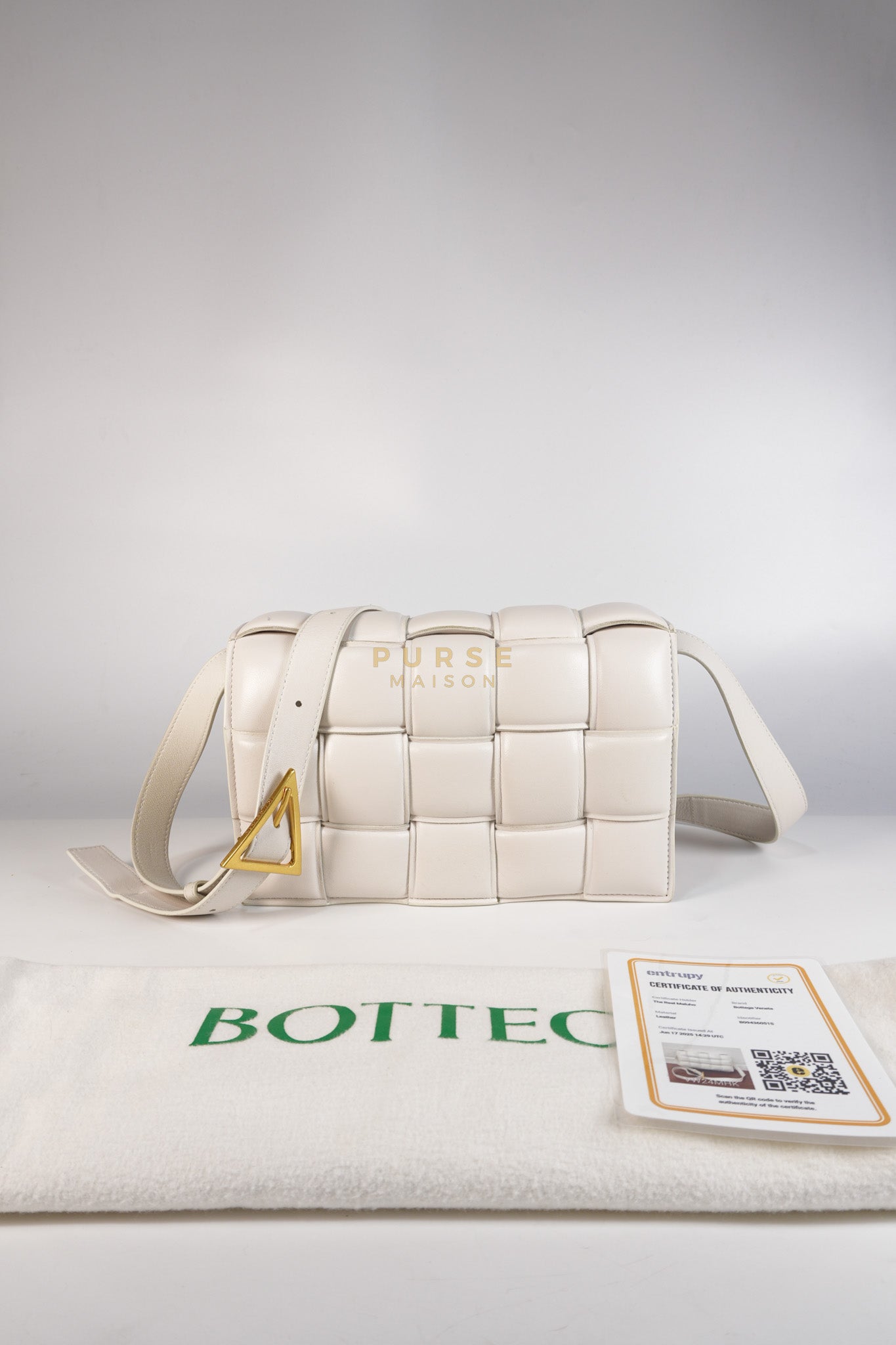 Cassette Padded in Off-white Intrecciato Leather Crossbody Bag | Purse Maison Luxury Bags Shop
