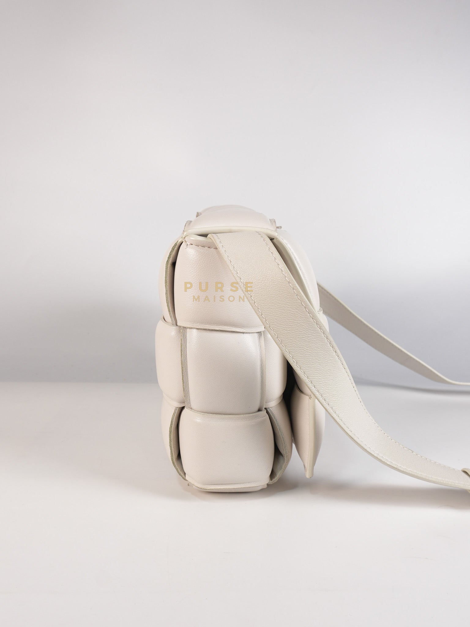 Cassette Padded in Off-white Intrecciato Leather Crossbody Bag | Purse Maison Luxury Bags Shop