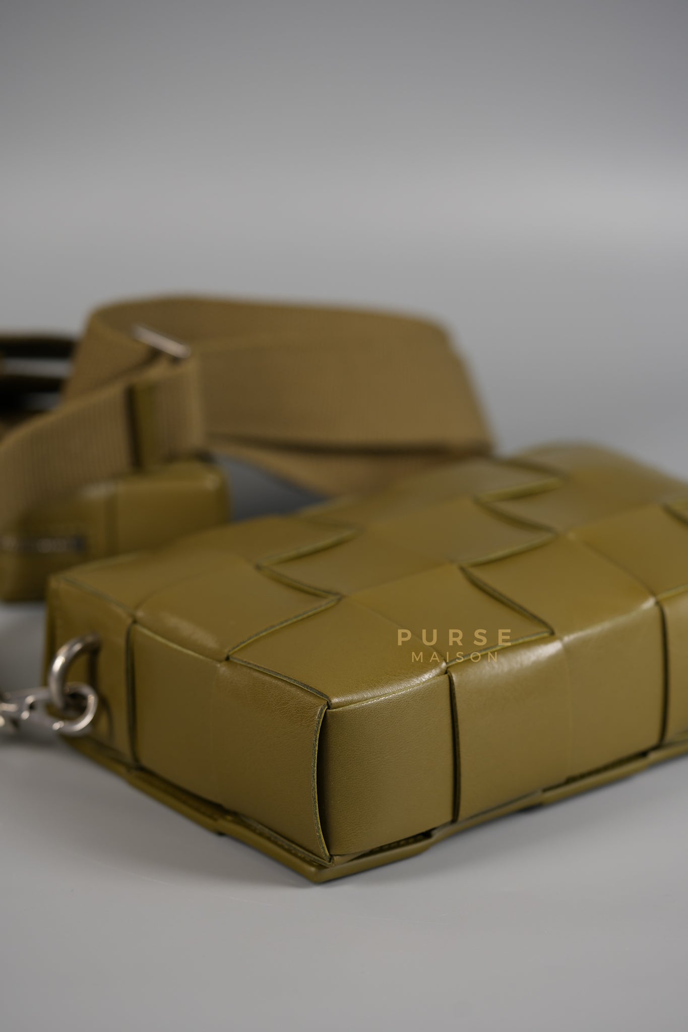 Cassette with Versatile Strap in Mud Intrecciato Bag | Purse Maison Luxury Bags Shop