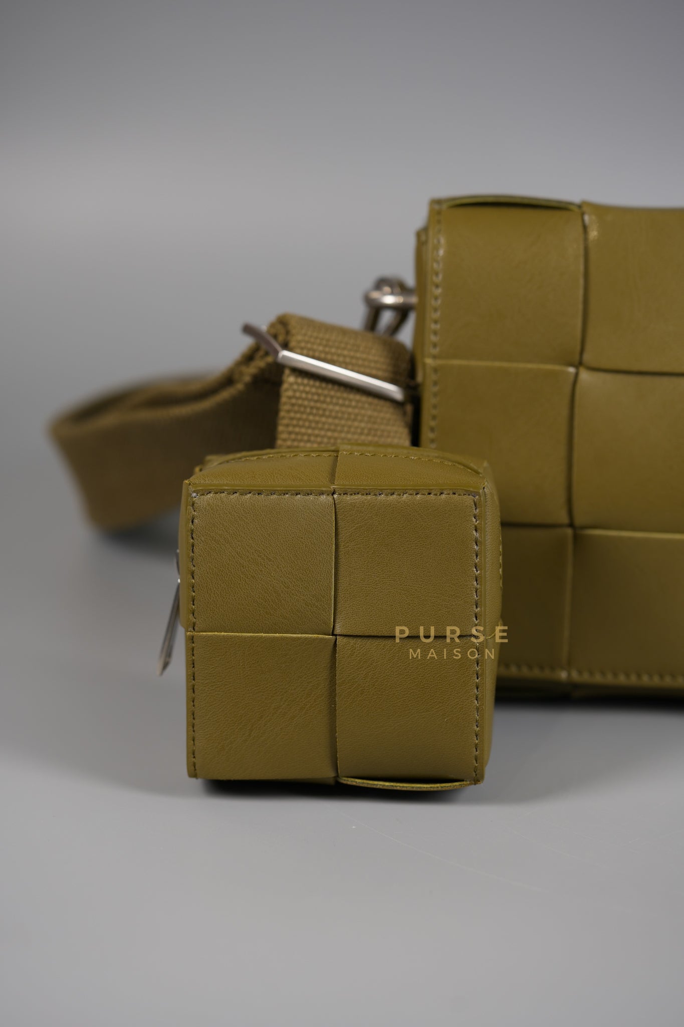 Cassette with Versatile Strap in Mud Intrecciato Bag | Purse Maison Luxury Bags Shop