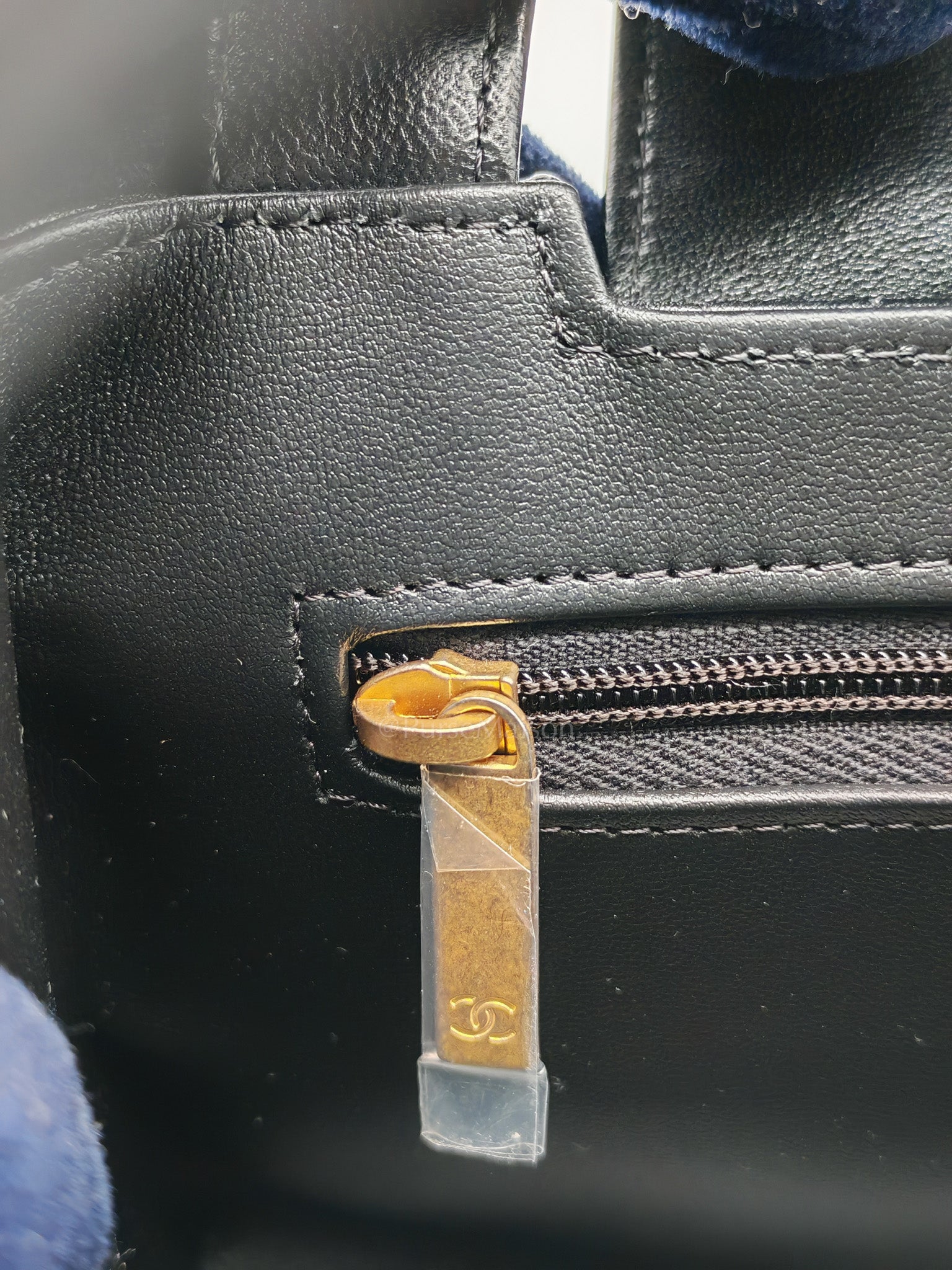 CC Kelly Small in Black Calfskin Leather & Aged Gold Hardware Microchip | Purse Maison Luxury Bags Shop