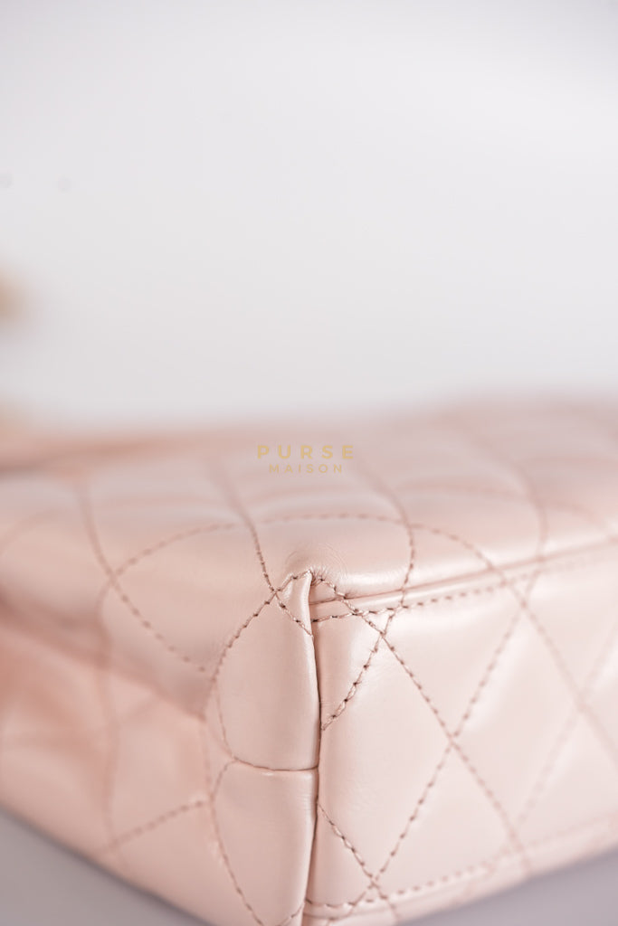 CC Kelly Small in Light Shinny Calfskin Leather and Aged Gold Hardware (Microchip) | Purse Maison Luxury Bags Shop