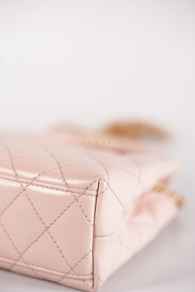 CC Kelly Small in Light Shinny Calfskin Leather and Aged Gold Hardware (Microchip) | Purse Maison Luxury Bags Shop