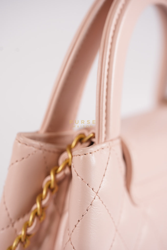 CC Kelly Small in Light Shinny Calfskin Leather and Aged Gold Hardware (Microchip) | Purse Maison Luxury Bags Shop