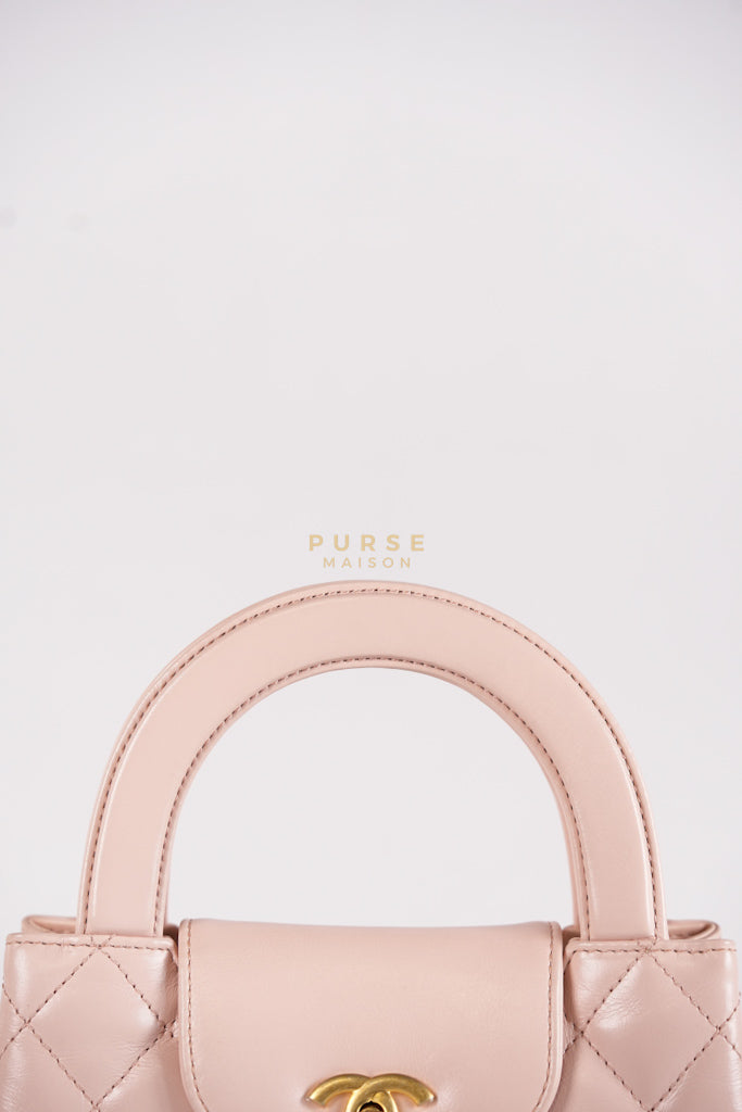 CC Kelly Small in Light Shinny Calfskin Leather and Aged Gold Hardware (Microchip) | Purse Maison Luxury Bags Shop