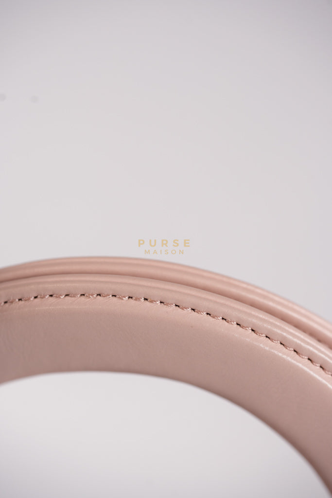 CC Kelly Small in Light Shinny Calfskin Leather and Aged Gold Hardware (Microchip) | Purse Maison Luxury Bags Shop