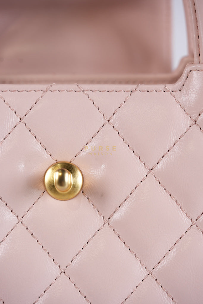 CC Kelly Small in Light Shinny Calfskin Leather and Aged Gold Hardware (Microchip) | Purse Maison Luxury Bags Shop