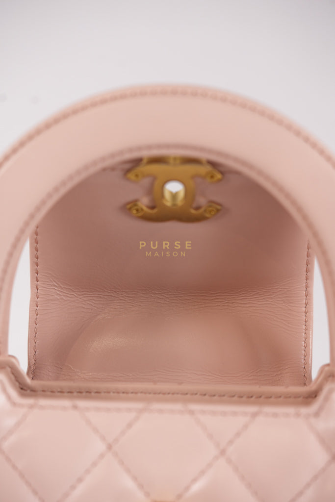 CC Kelly Small in Light Shinny Calfskin Leather and Aged Gold Hardware (Microchip) | Purse Maison Luxury Bags Shop