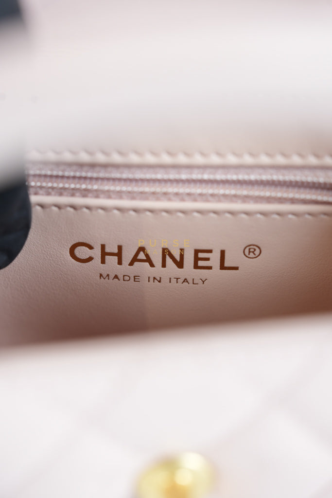 CC Kelly Small in Light Shinny Calfskin Leather and Aged Gold Hardware (Microchip) | Purse Maison Luxury Bags Shop