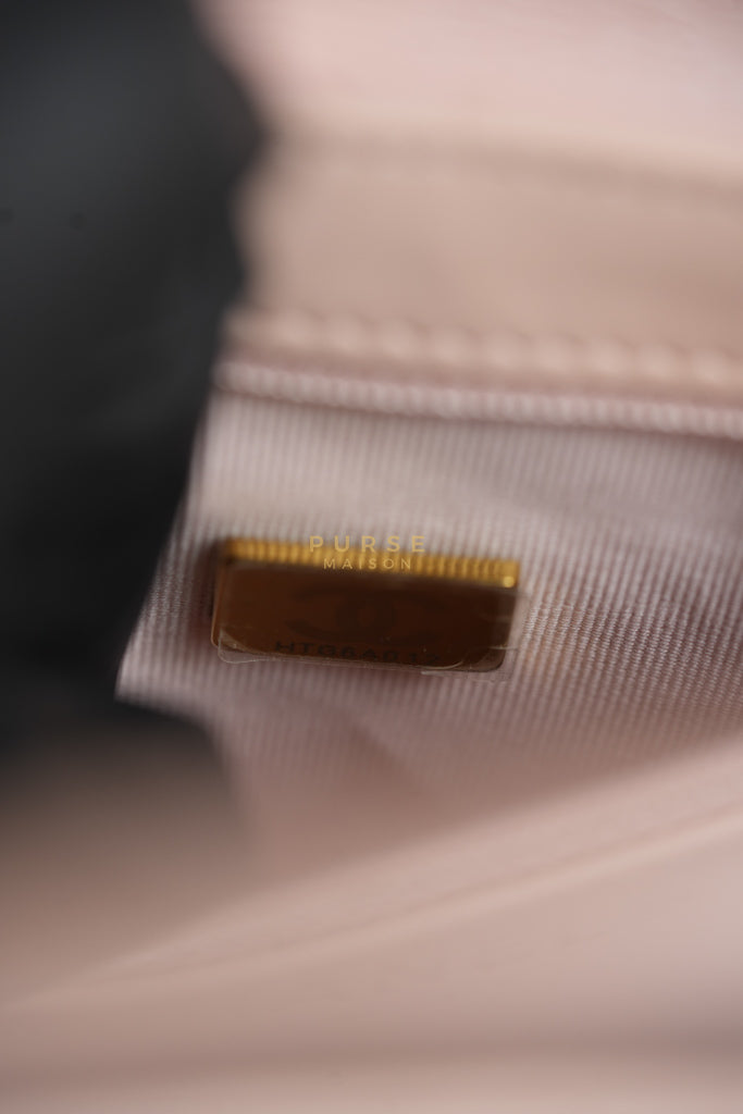 CC Kelly Small in Light Shinny Calfskin Leather and Aged Gold Hardware (Microchip) | Purse Maison Luxury Bags Shop