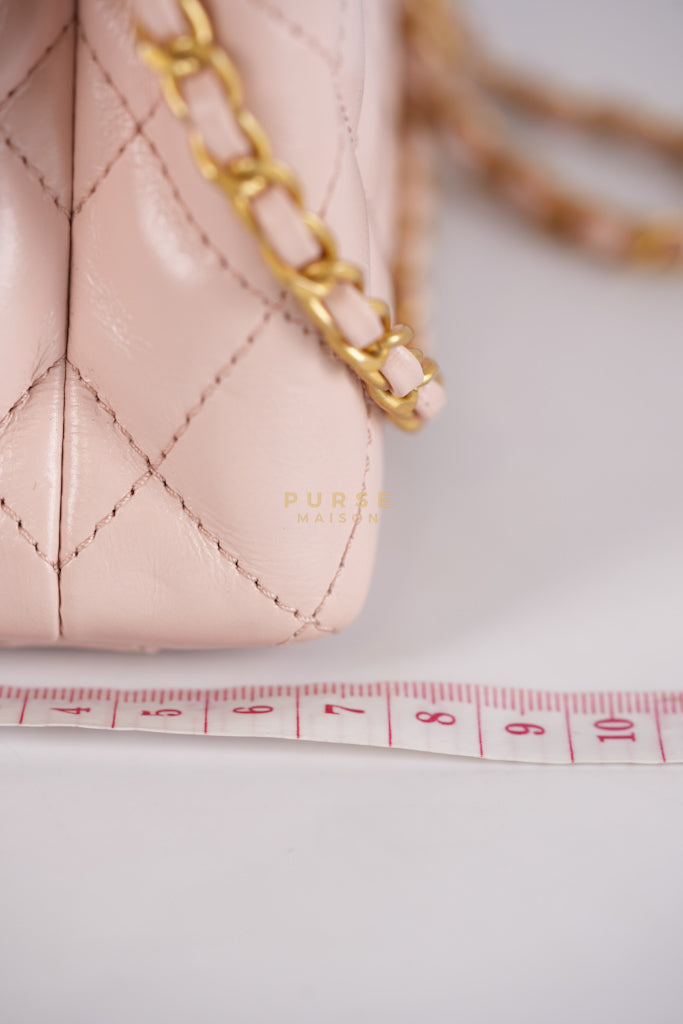 CC Kelly Small in Light Shinny Calfskin Leather and Aged Gold Hardware (Microchip) | Purse Maison Luxury Bags Shop
