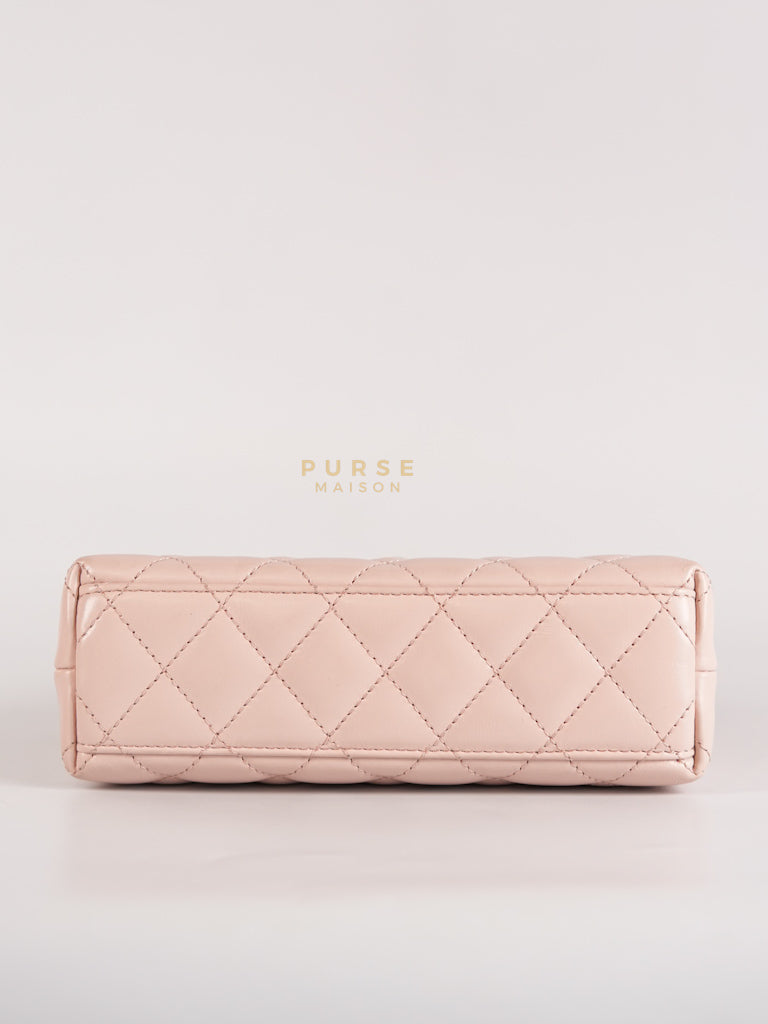 CC Kelly Small in Light Shinny Calfskin Leather and Aged Gold Hardware (Microchip) | Purse Maison Luxury Bags Shop