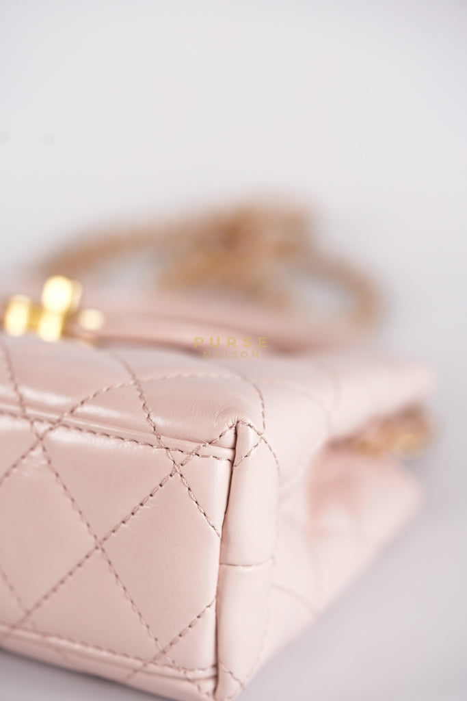 CC Kelly Small in Light Shinny Calfskin Leather and Aged Gold Hardware (Microchip) | Purse Maison Luxury Bags Shop