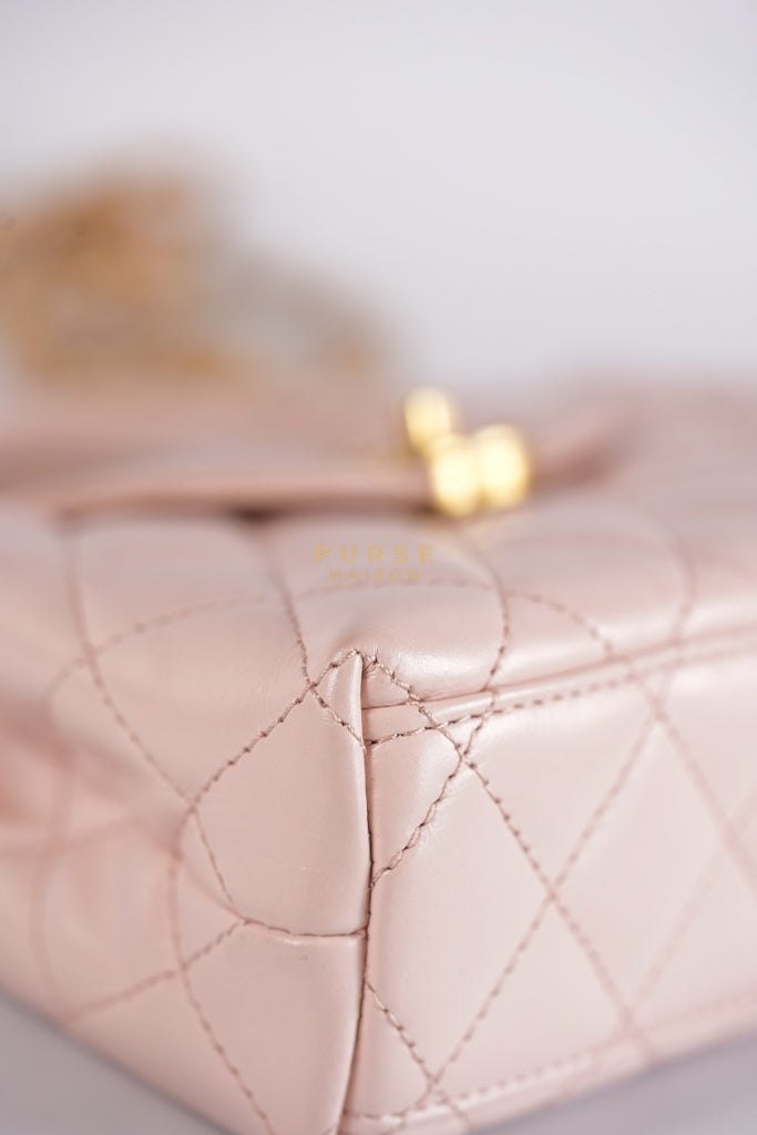 CC Kelly Small in Light Shinny Calfskin Leather and Aged Gold Hardware (Microchip) | Purse Maison Luxury Bags Shop