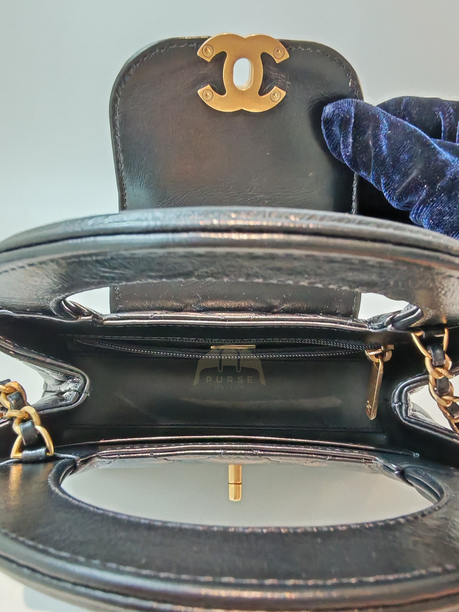 CC Kelly Small Shopping Bag Black Calfskin and Aged Gold Hardware (Microchip) | Purse Maison Luxury Bags Shop