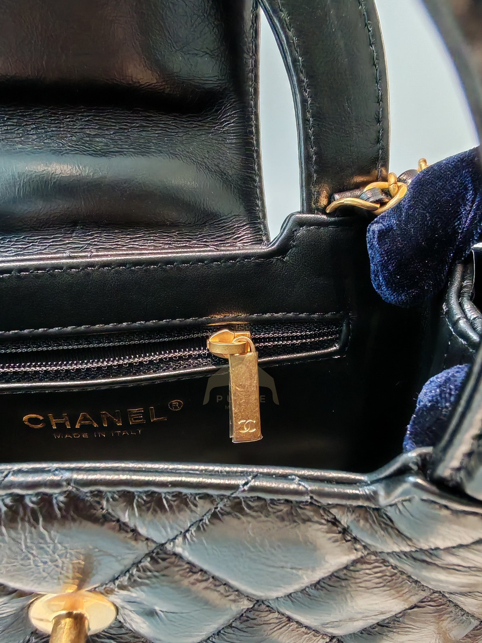 CC Kelly Small Shopping Bag Black Calfskin and Aged Gold Hardware (Microchip) | Purse Maison Luxury Bags Shop