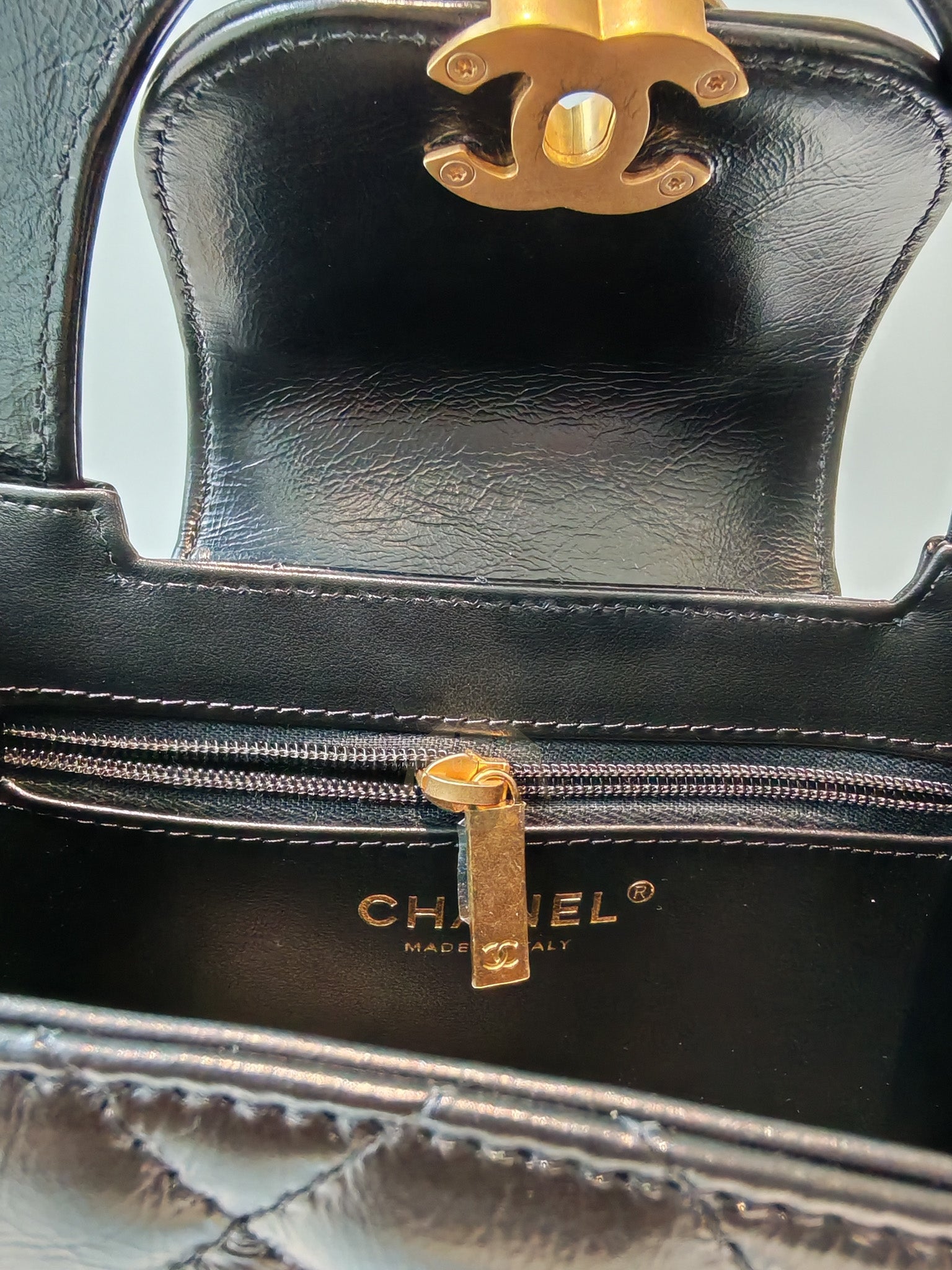 CC Kelly Small Shopping Bag Black Calfskin and Aged Gold Hardware (Microchip) | Purse Maison Luxury Bags Shop