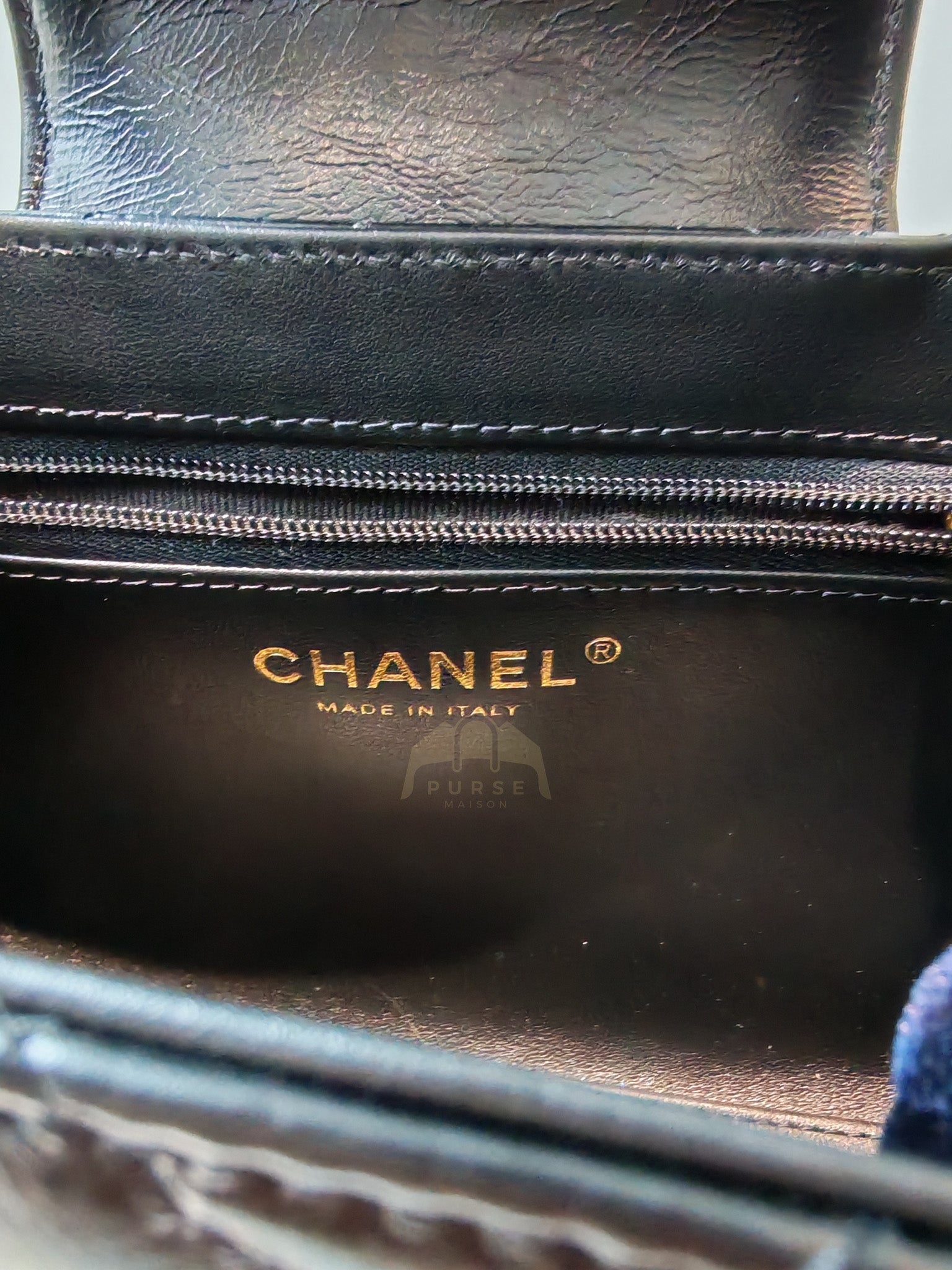 CC Kelly Small Shopping Bag Black Calfskin and Aged Gold Hardware (Microchip) | Purse Maison Luxury Bags Shop