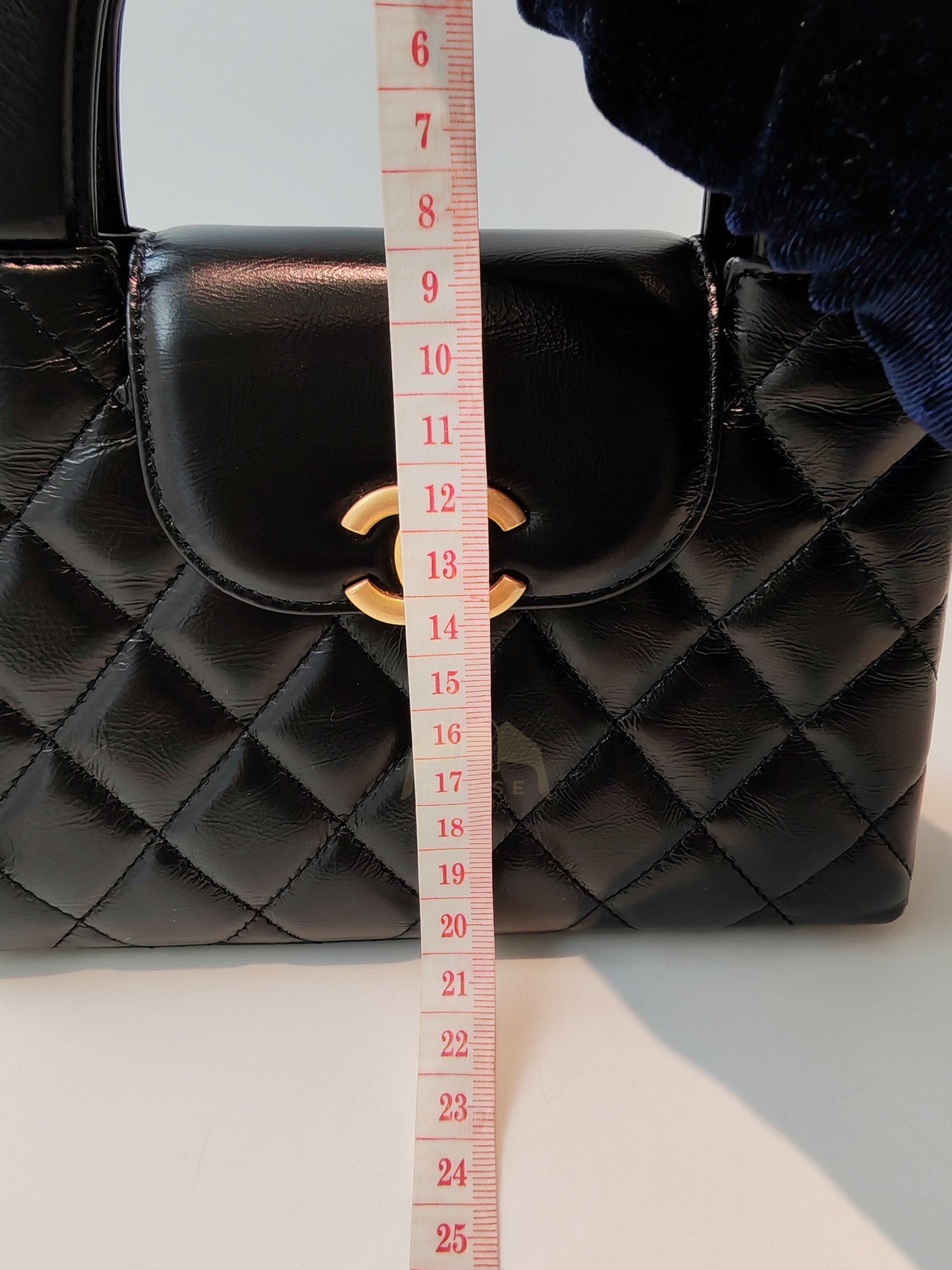 CC Kelly Small Shopping Bag Black Calfskin and Aged Gold Hardware (Microchip) | Purse Maison Luxury Bags Shop