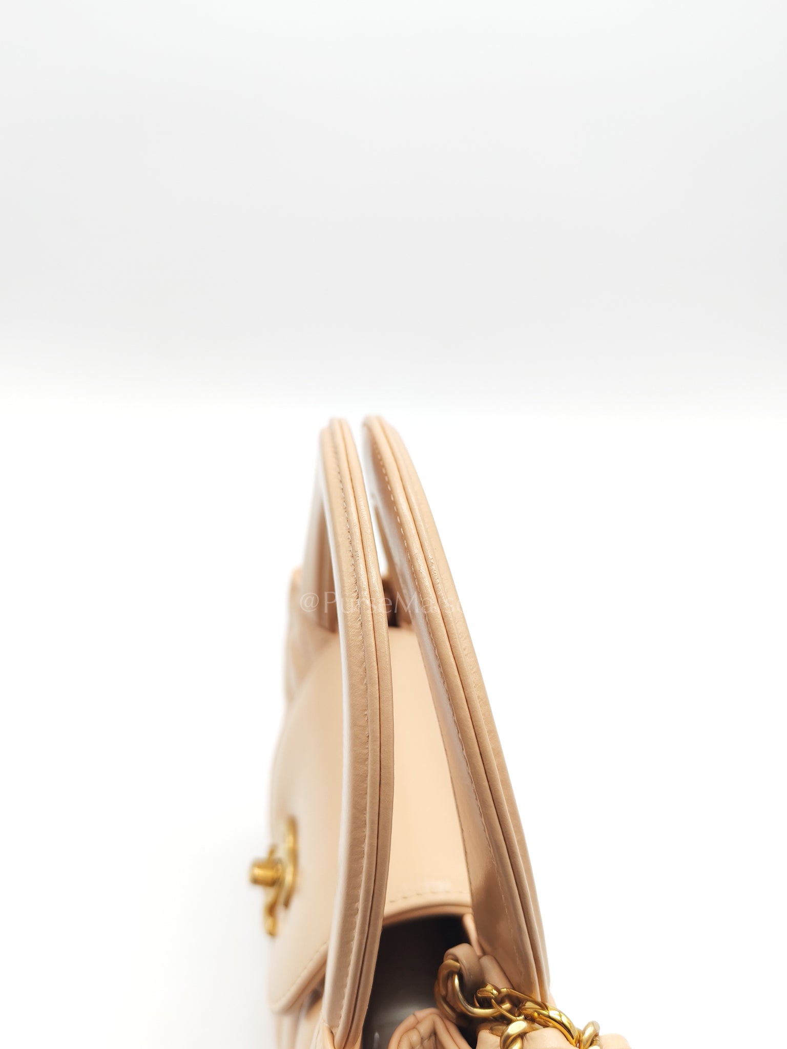 CC Kelly Shopping Bag in Beige Calfskin Leather and Aged Gold Hardware (Microchip) | Purse Maison Luxury Bags Shop