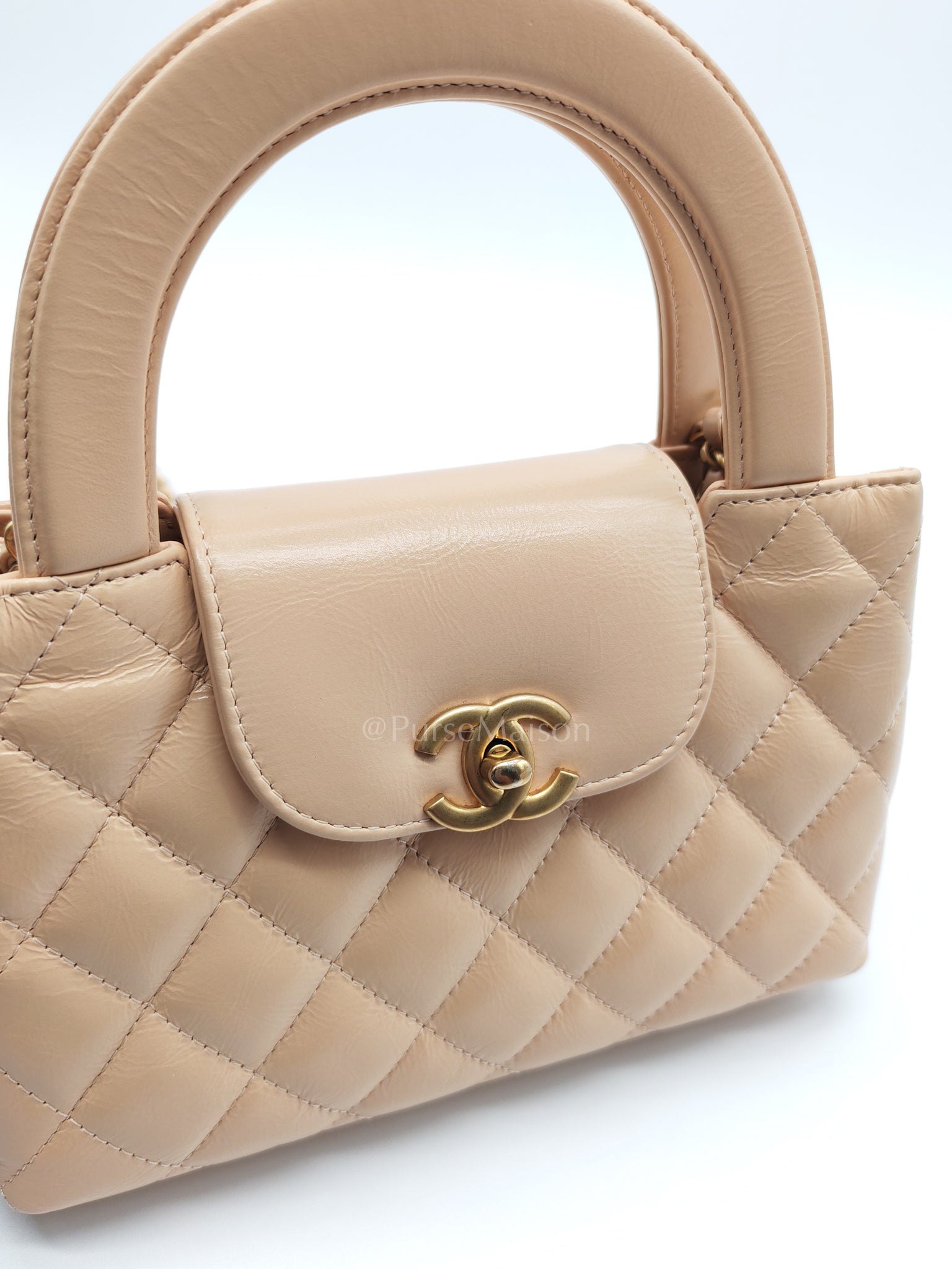 CC Kelly Shopping Bag in Beige Calfskin Leather and Aged Gold Hardware (Microchip) | Purse Maison Luxury Bags Shop