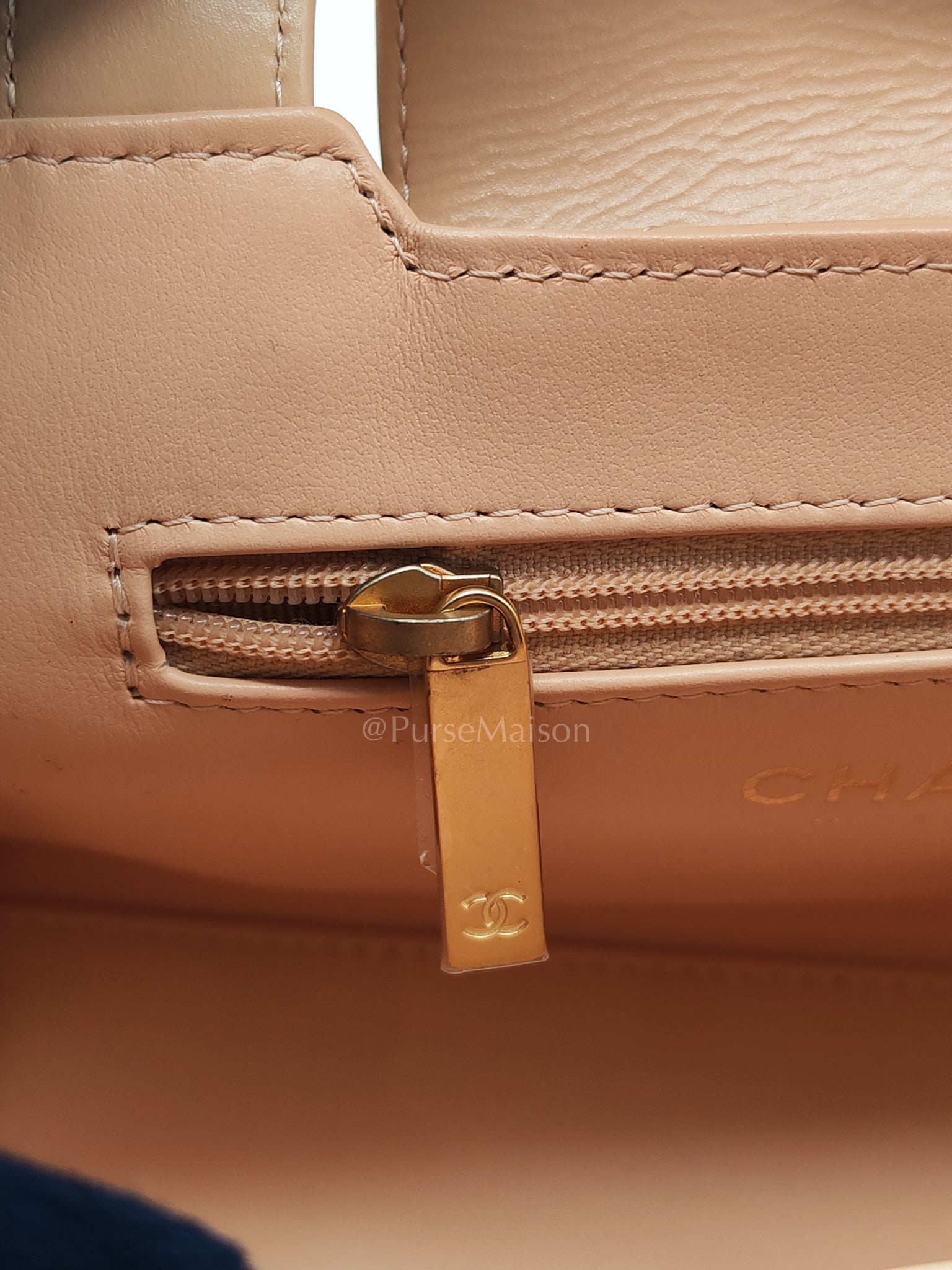 CC Kelly Shopping Bag in Beige Calfskin Leather and Aged Gold Hardware (Microchip) | Purse Maison Luxury Bags Shop