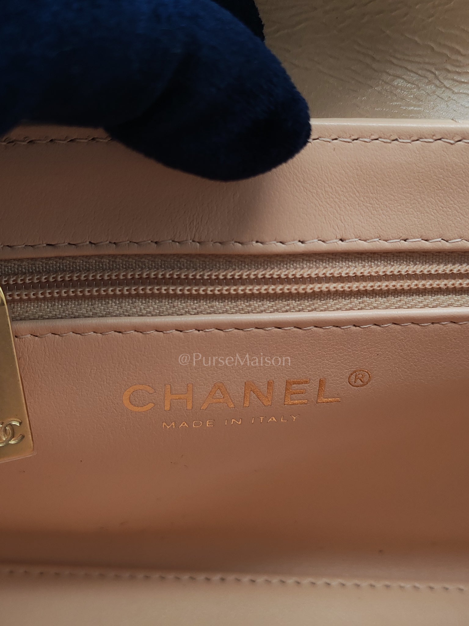 CC Kelly Shopping Bag in Beige Calfskin Leather and Aged Gold Hardware (Microchip) | Purse Maison Luxury Bags Shop