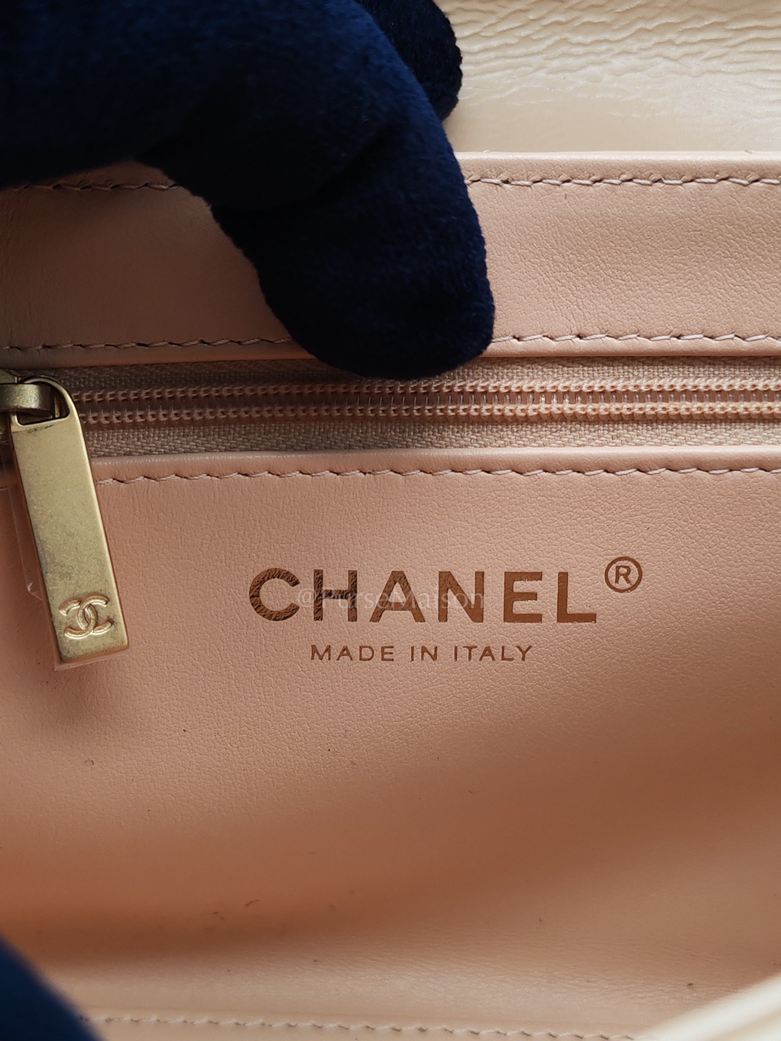 CC Kelly Shopping Bag in Beige Calfskin Leather and Aged Gold Hardware (Microchip) | Purse Maison Luxury Bags Shop