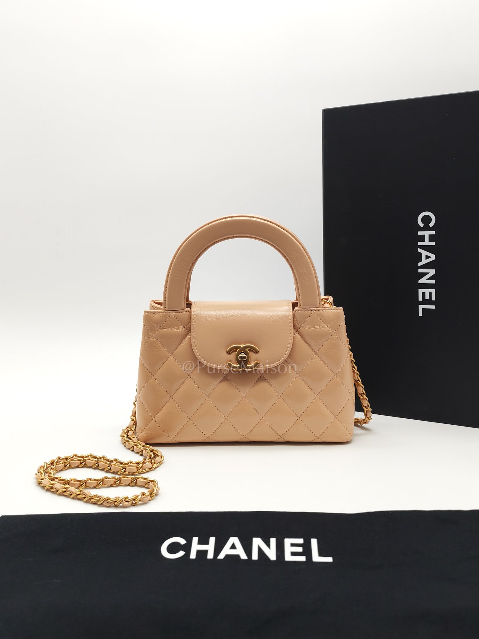 CC Kelly Shopping Bag in Beige Calfskin Leather and Aged Gold Hardware (Microchip) | Purse Maison Luxury Bags Shop