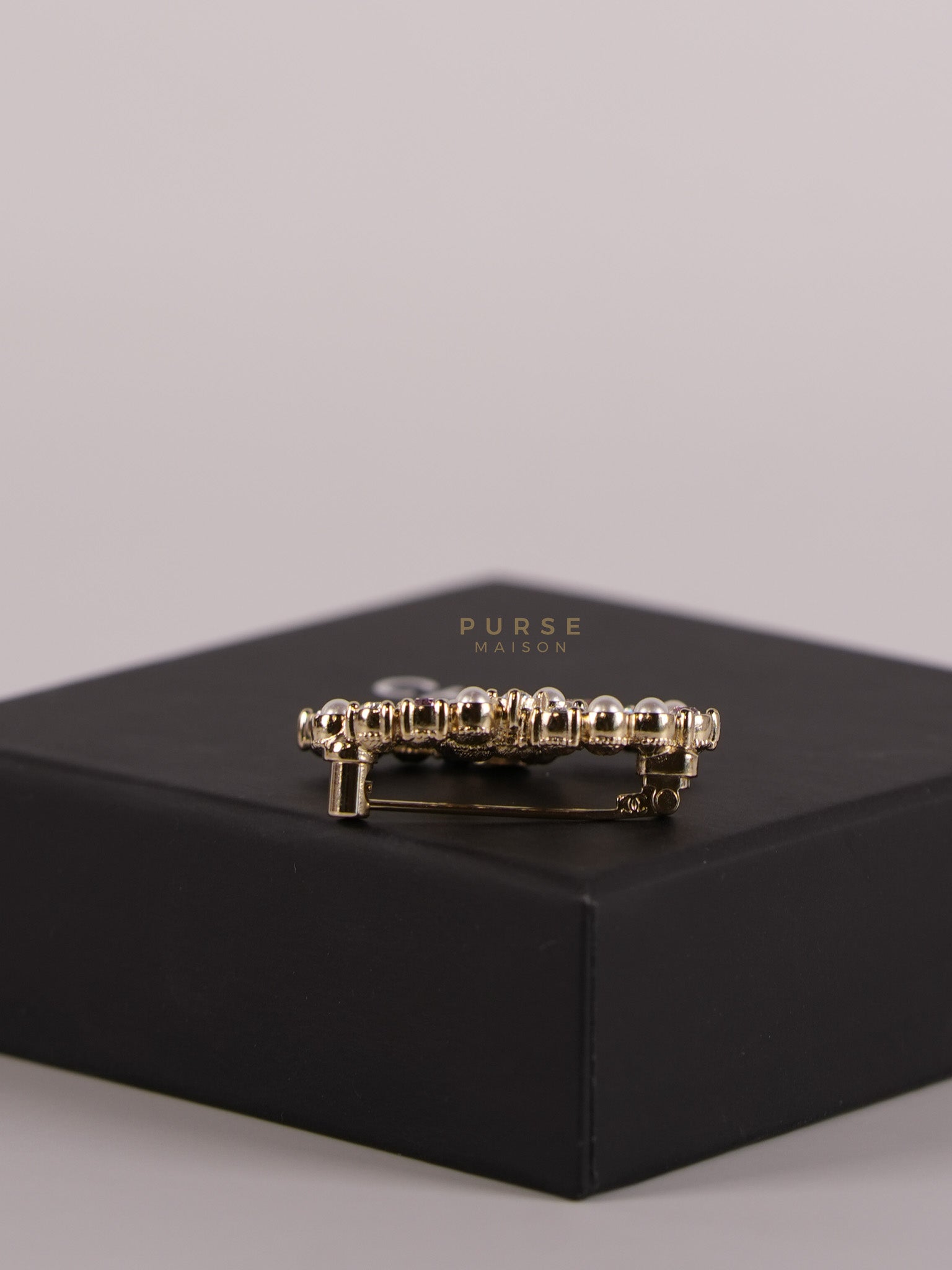 CC Logo Brooch with Cristals & Pearl Combined | Purse Maison Luxury Bags Shop