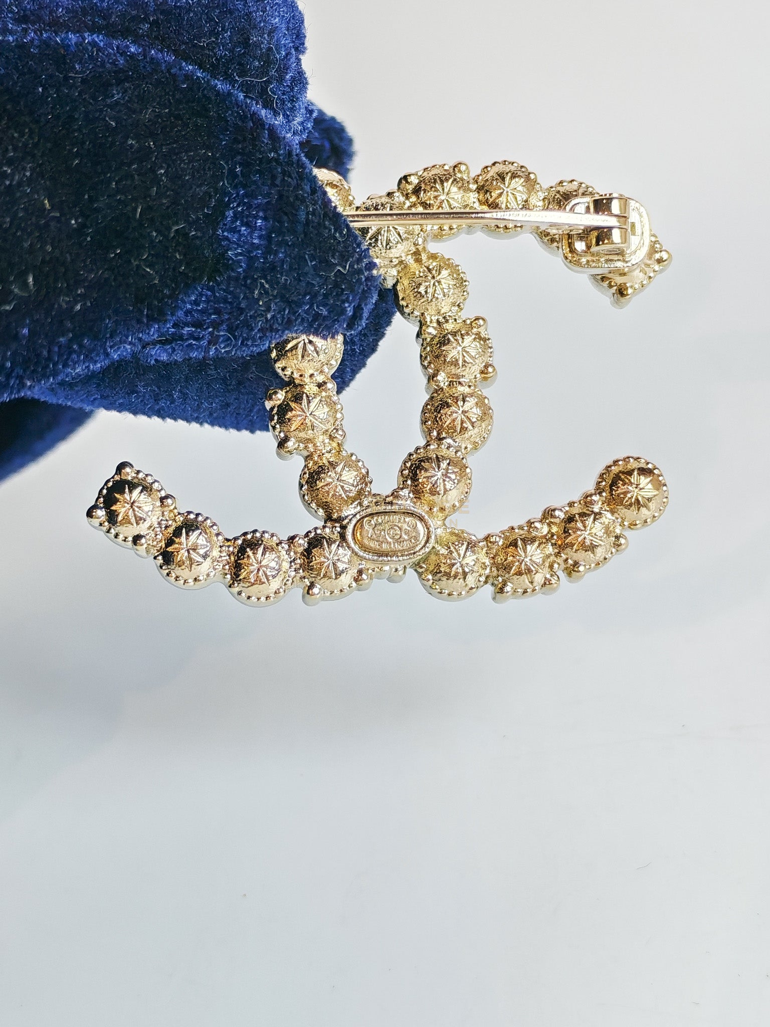 CC Logo Brooch with Cristals & Pearl Combined | Purse Maison Luxury Bags Shop