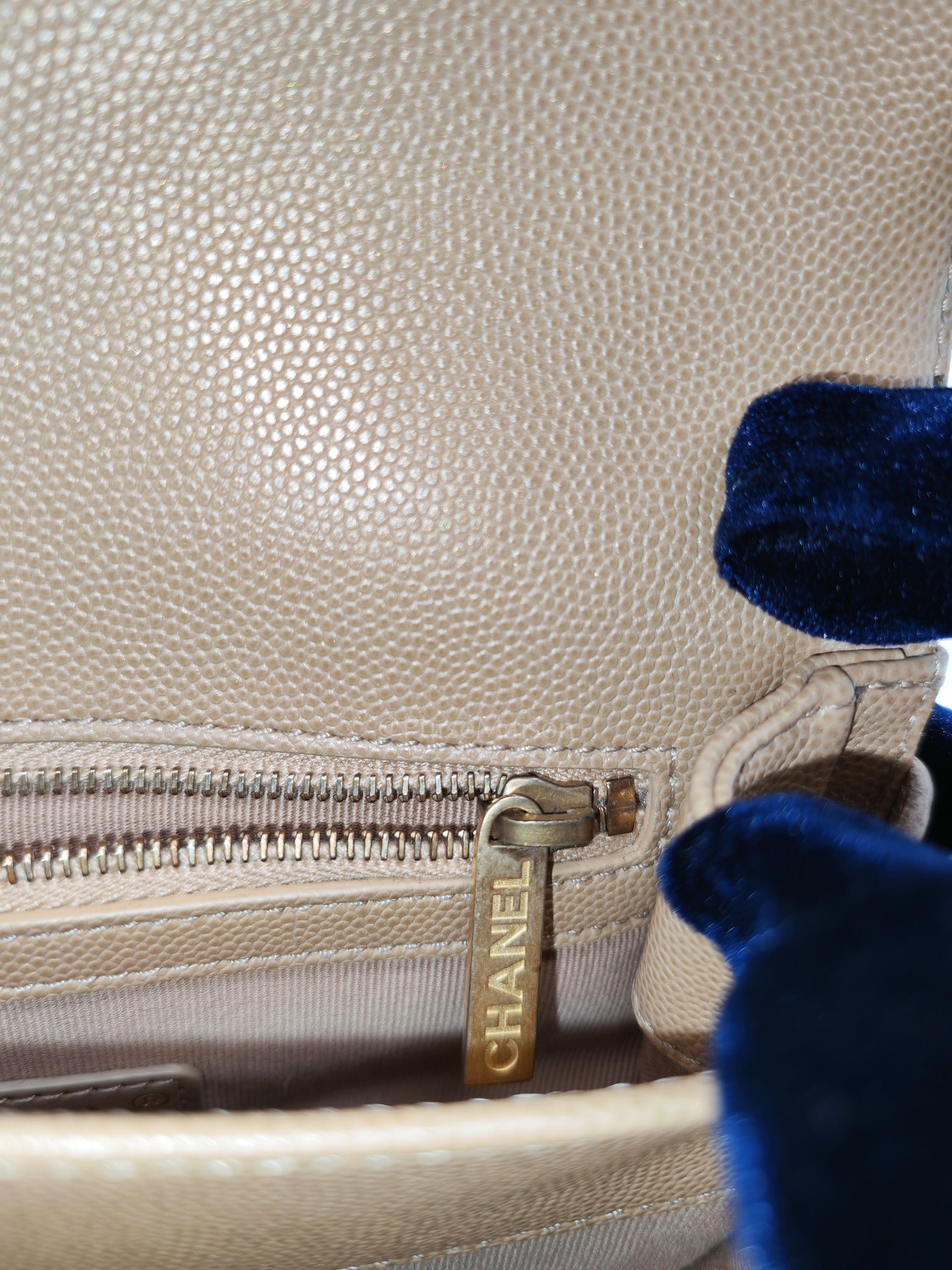 21k Messenger Bag Small in Dark Biege Caviar Leather Aged Gold Hardware (Microchip) | Purse Maison Luxury Bags Shop