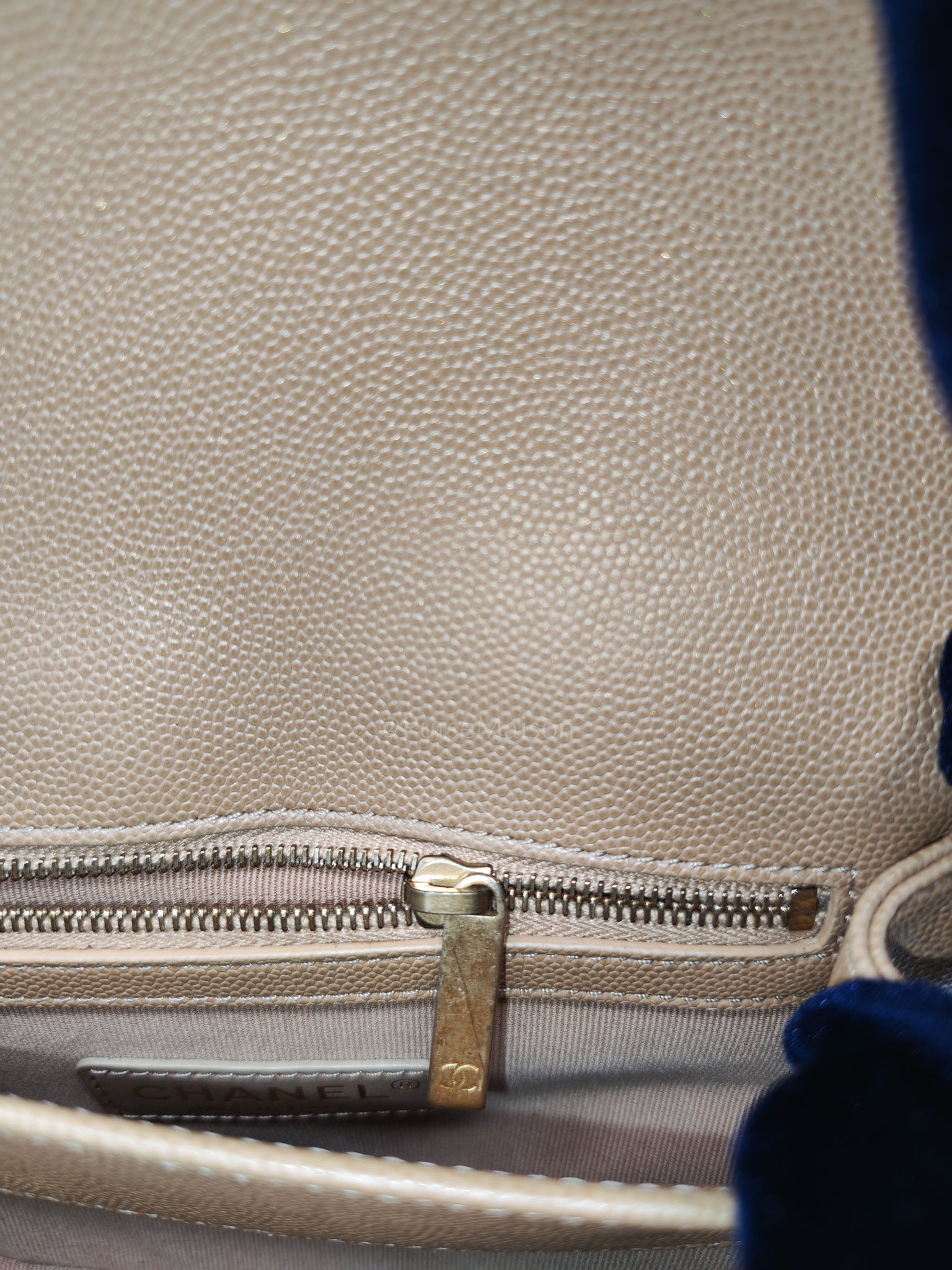 21k Messenger Bag Small in Dark Biege Caviar Leather Aged Gold Hardware (Microchip) | Purse Maison Luxury Bags Shop