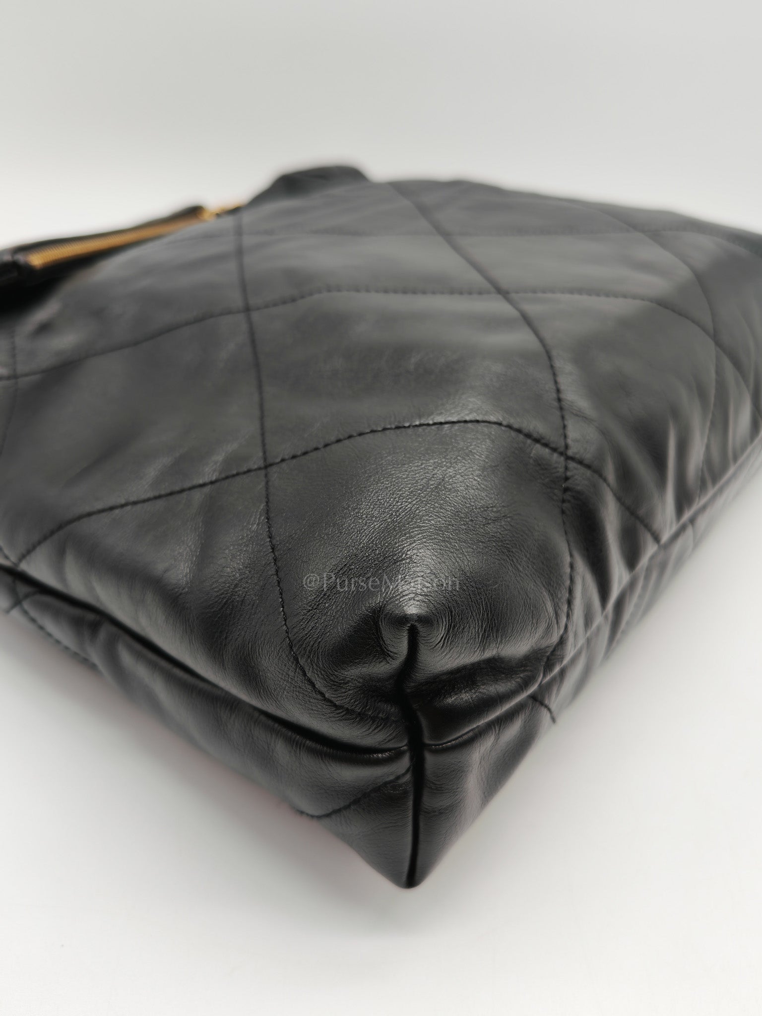 22 Medium in Black Quilted Goatskin Leather and Aged Gold Hardware (Microchip) | Purse Maison Luxury Bags Shop