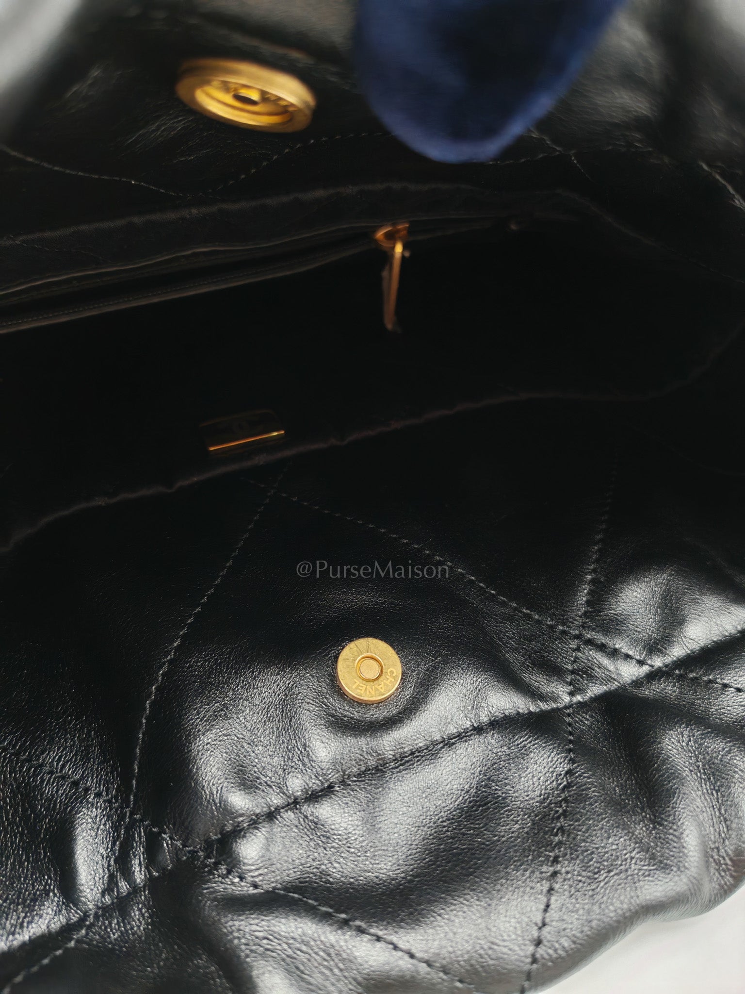 22 Medium in Black Quilted Goatskin Leather and Aged Gold Hardware (Microchip) | Purse Maison Luxury Bags Shop