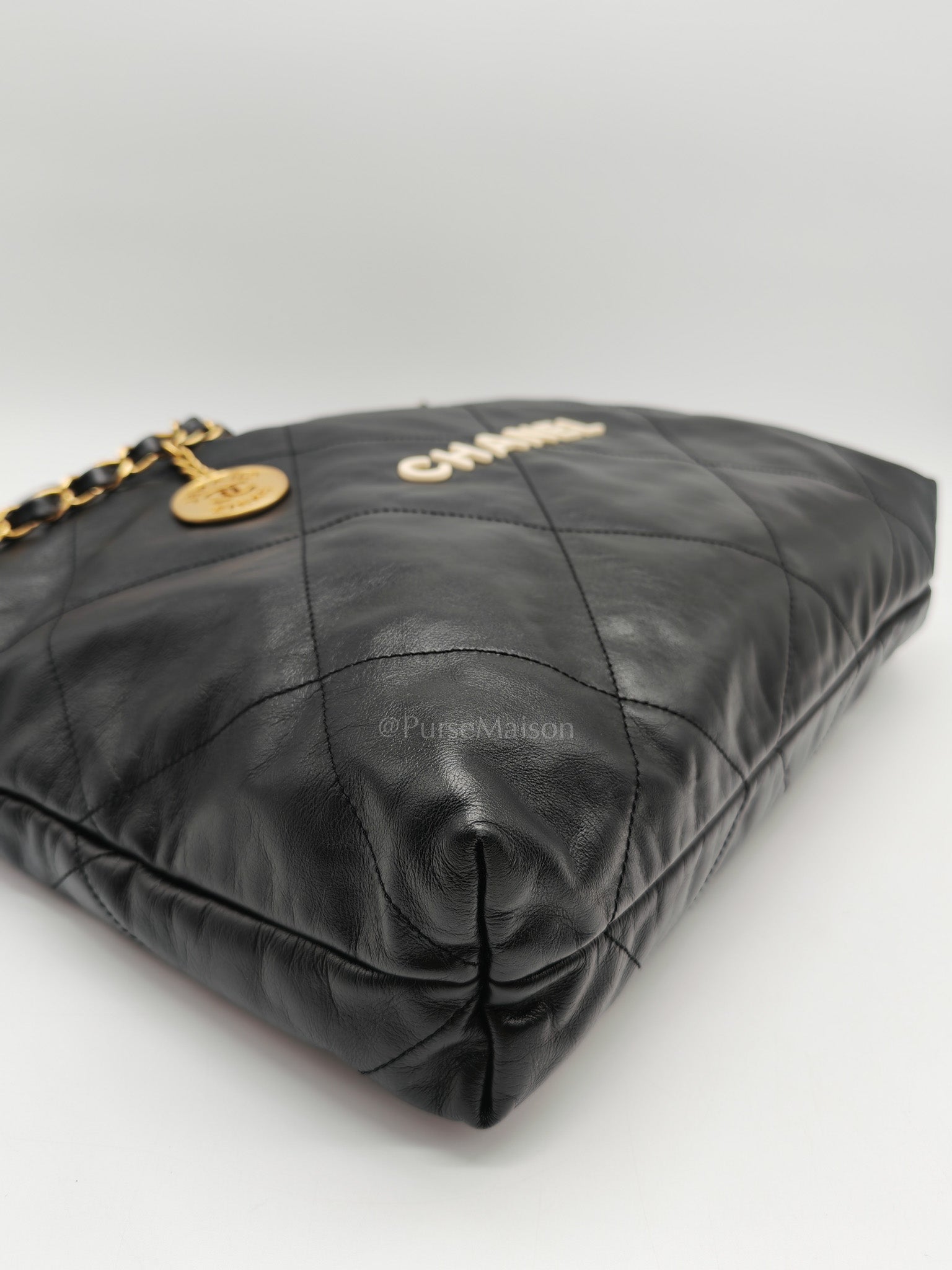 22 Medium in Black Quilted Goatskin Leather and Aged Gold Hardware (Microchip) | Purse Maison Luxury Bags Shop