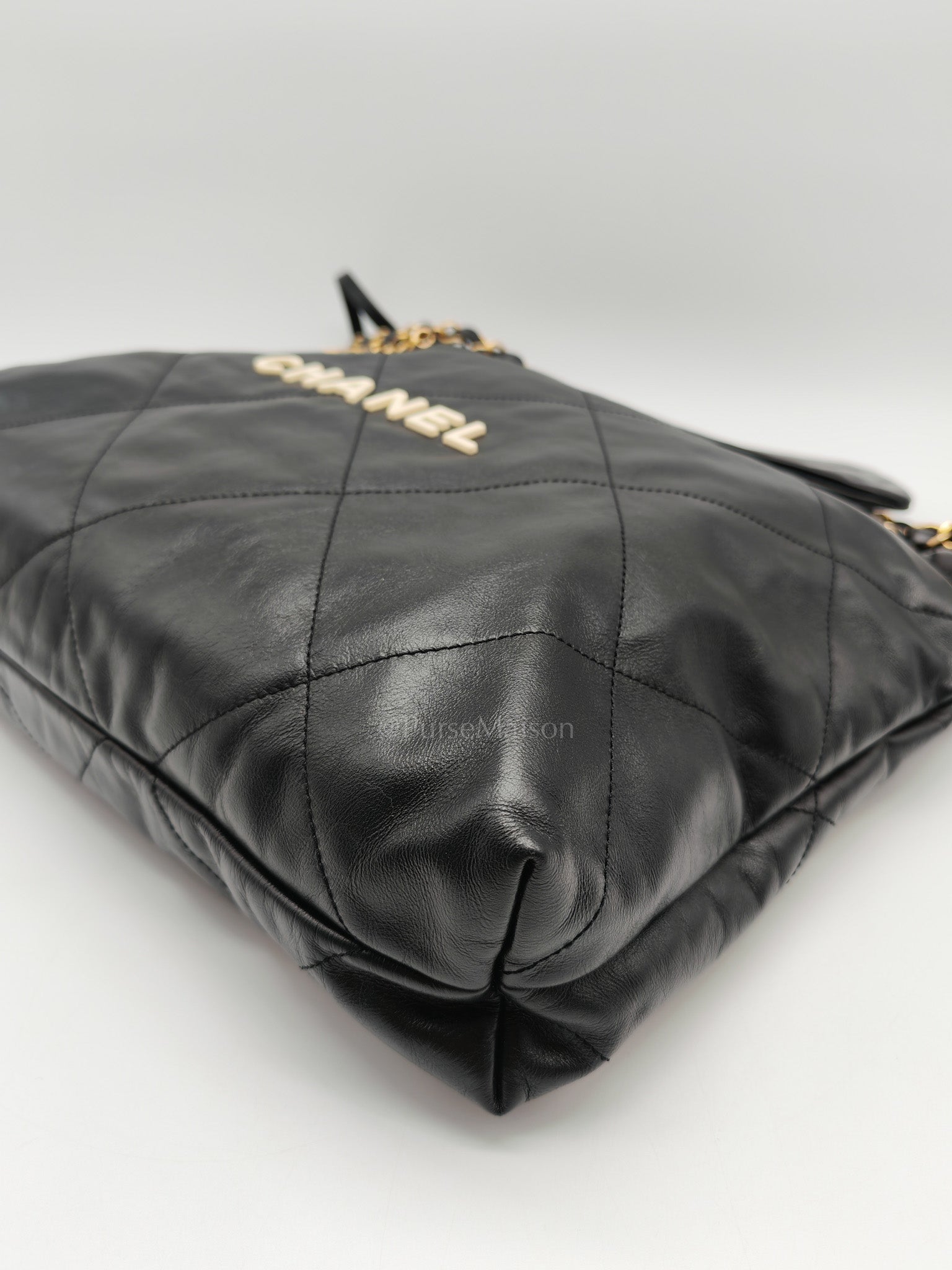 22 Medium in Black Quilted Goatskin Leather and Aged Gold Hardware (Microchip) | Purse Maison Luxury Bags Shop