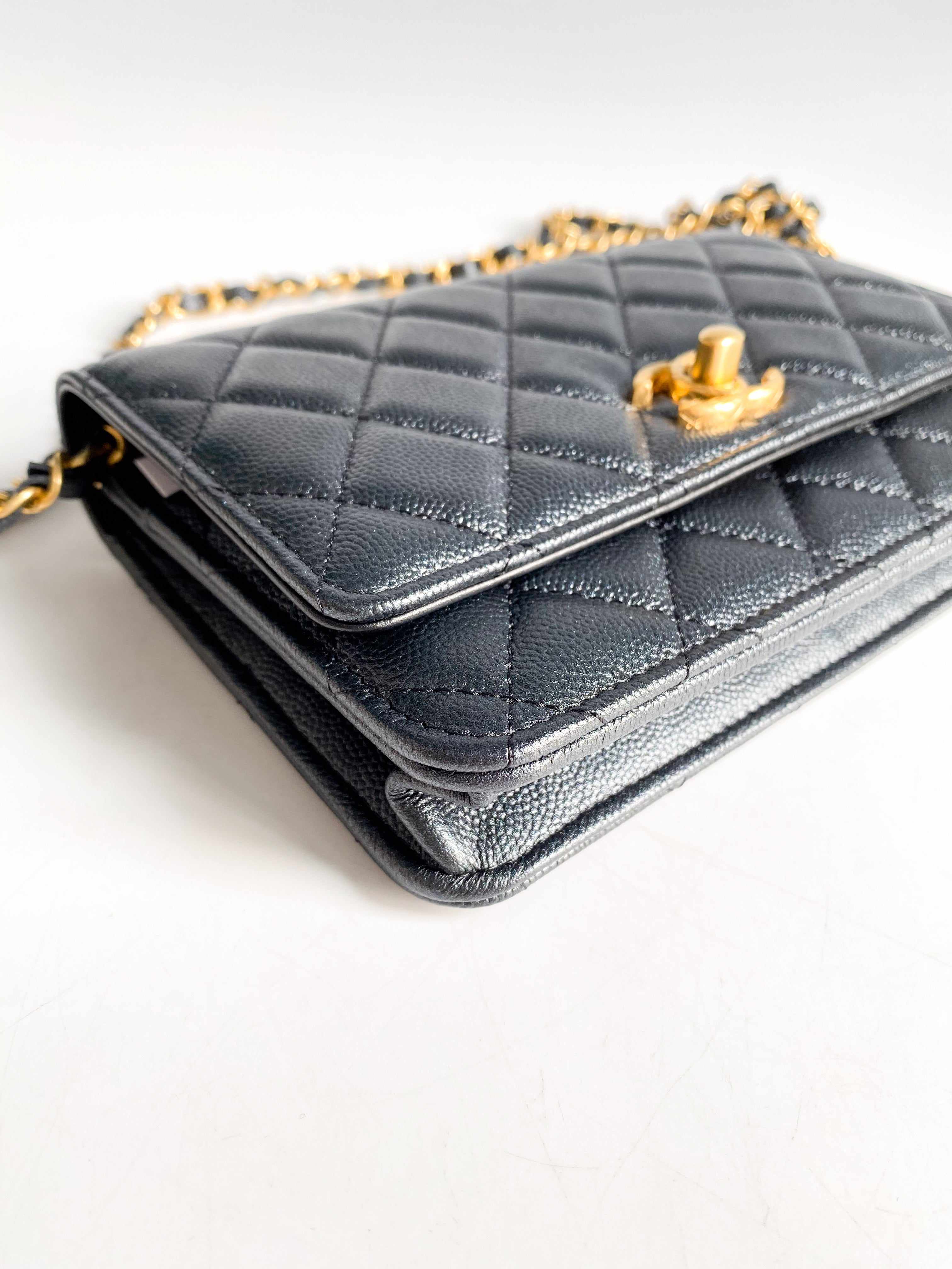 BRAND NEW] Chanel Seasonal Zip Wallet in Black Caviar GHW (microchipp