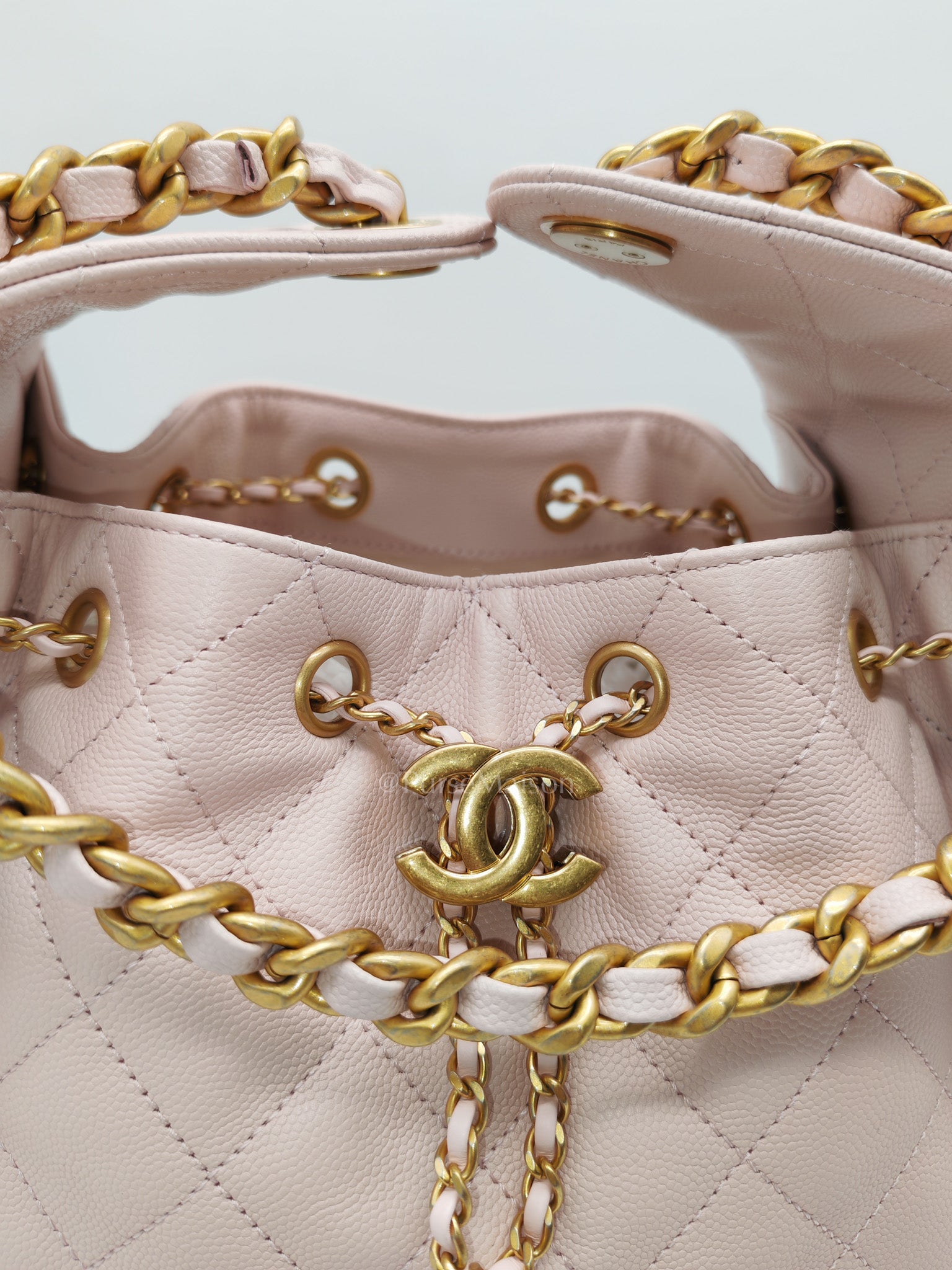 25 Small in Pink Caviar Leather and Aged Gold Hardware (Microchip) | Purse Maison Luxury Bags Shop