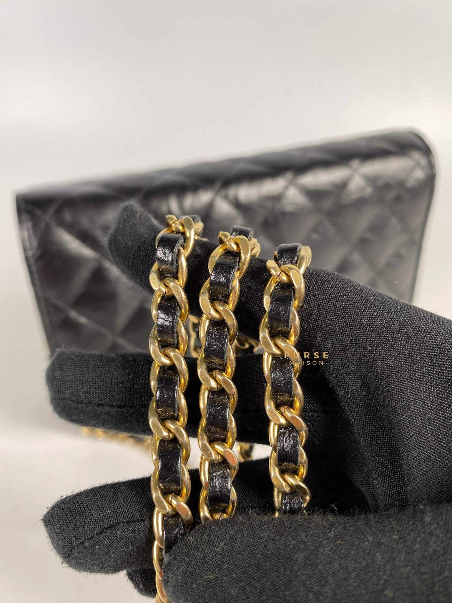 Wallet on chain - Lambskin & gold metal , black — Fashion