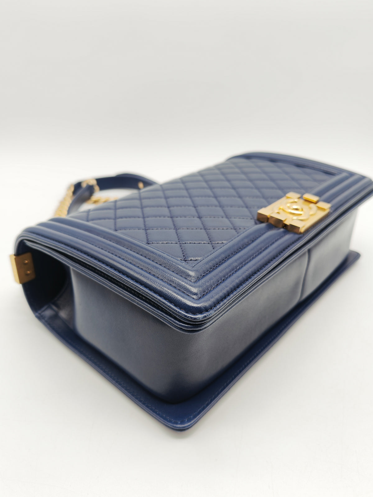 Chanel Boy Old Medium in Blue Quilted Lambskin Leather and Aged Gold Hardware Series 21 | Purse Maison Luxury Bags Shop