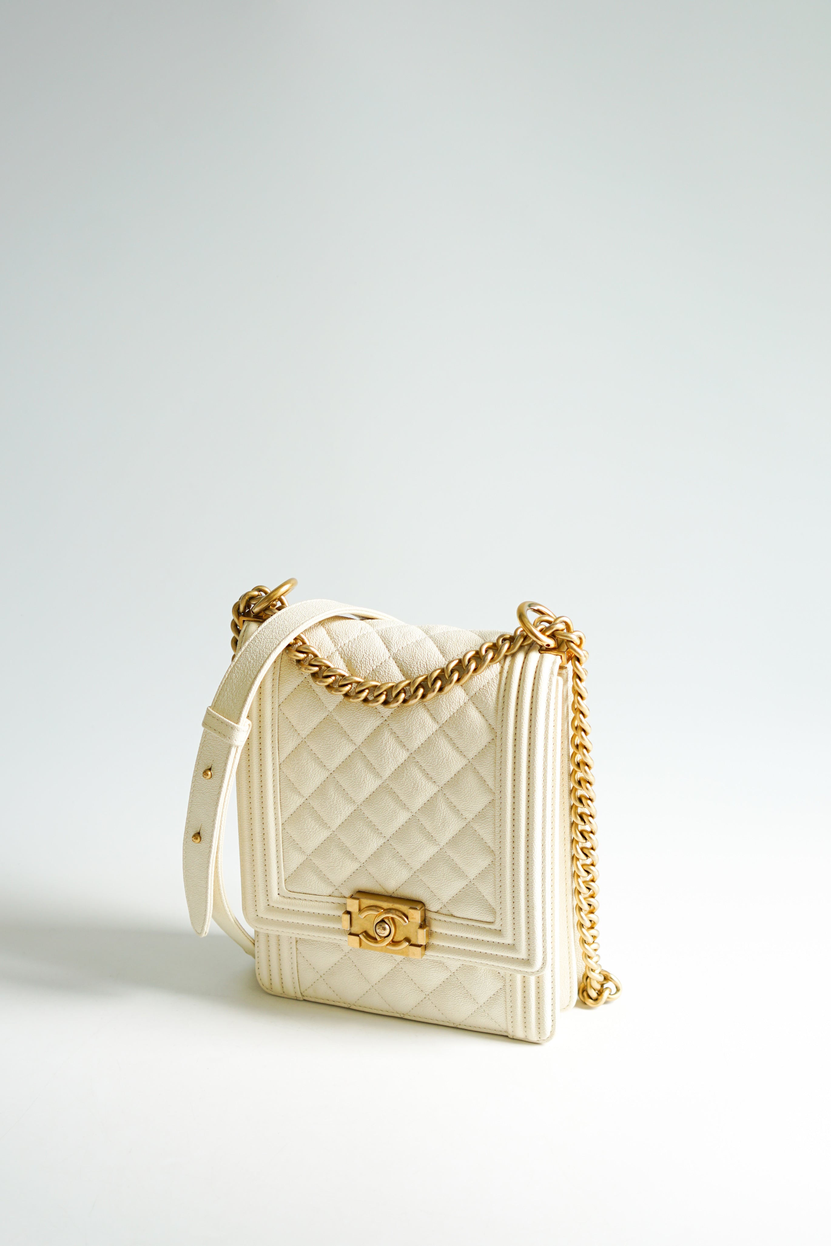 Chanel boy aged online gold hardware