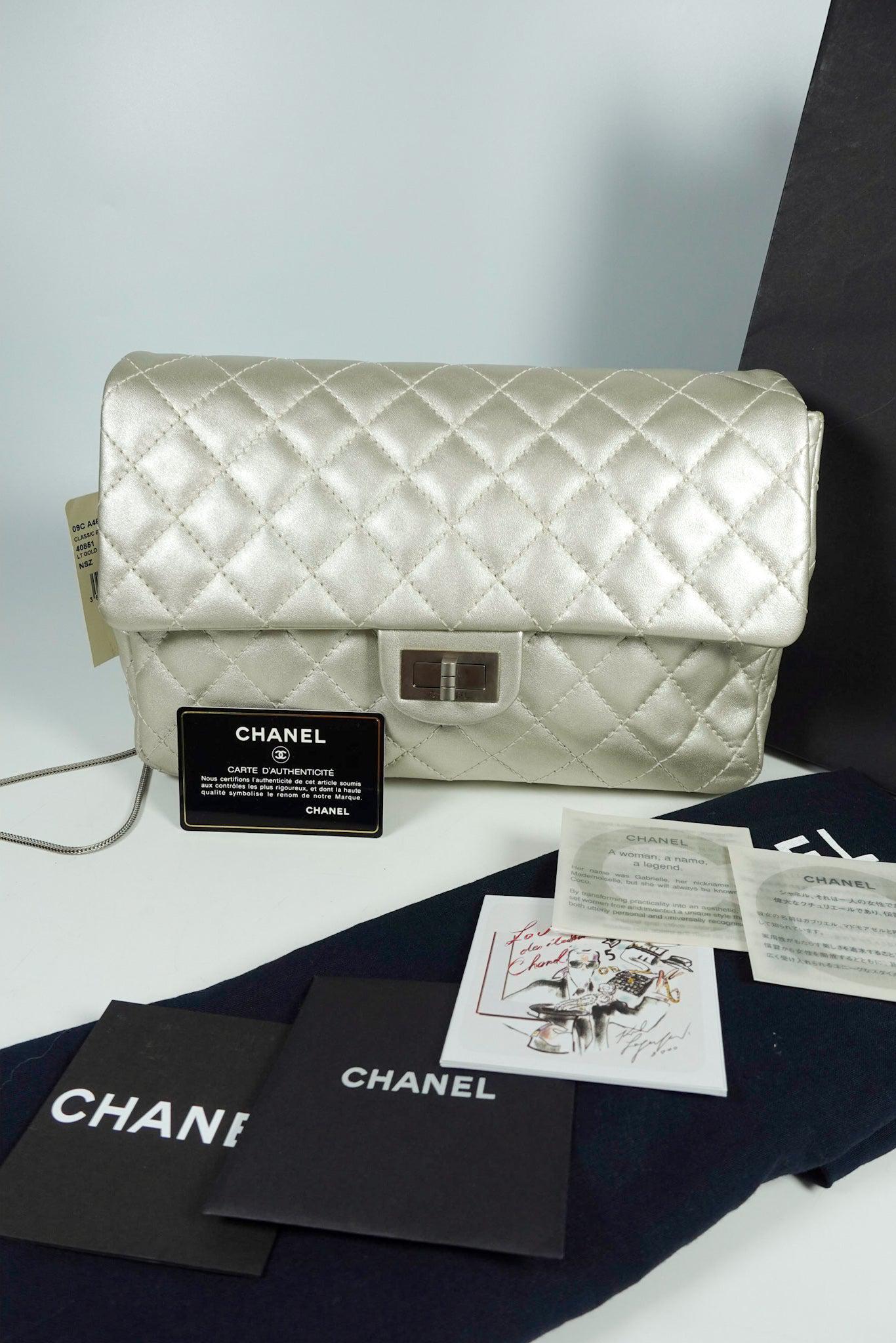 Chanel silver quilted discount bag