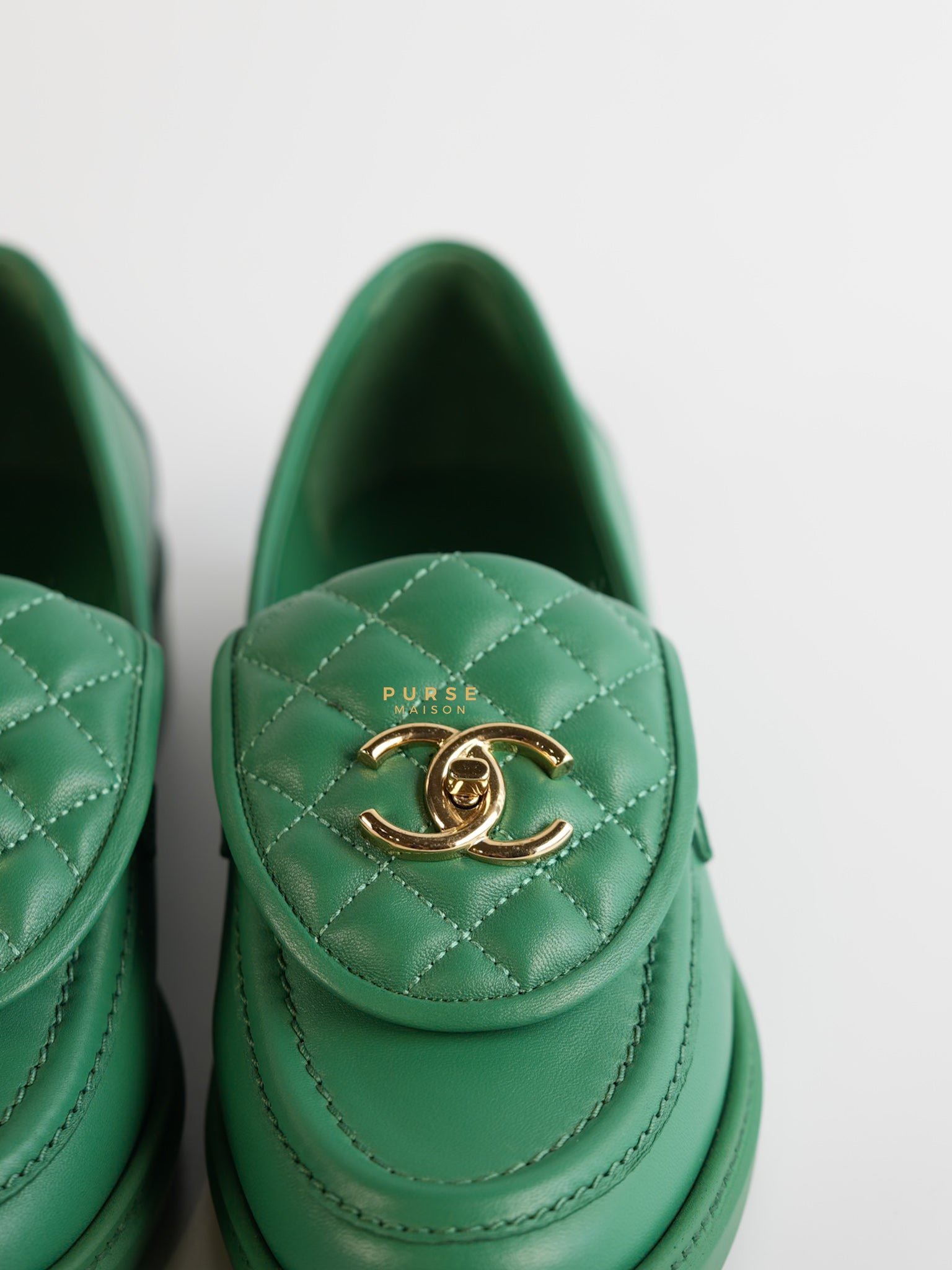 Turnlock Loafers Green Lambskin Size 37 EU (23cm) | Purse Maison Luxury Bags Shop